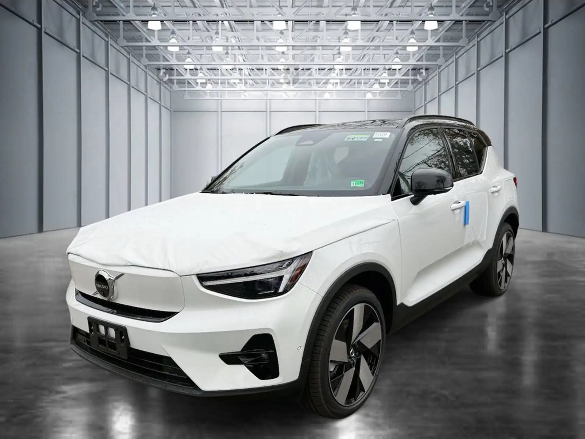 2026 Volvo EX40 Single Motor Extended Range Plus's photo