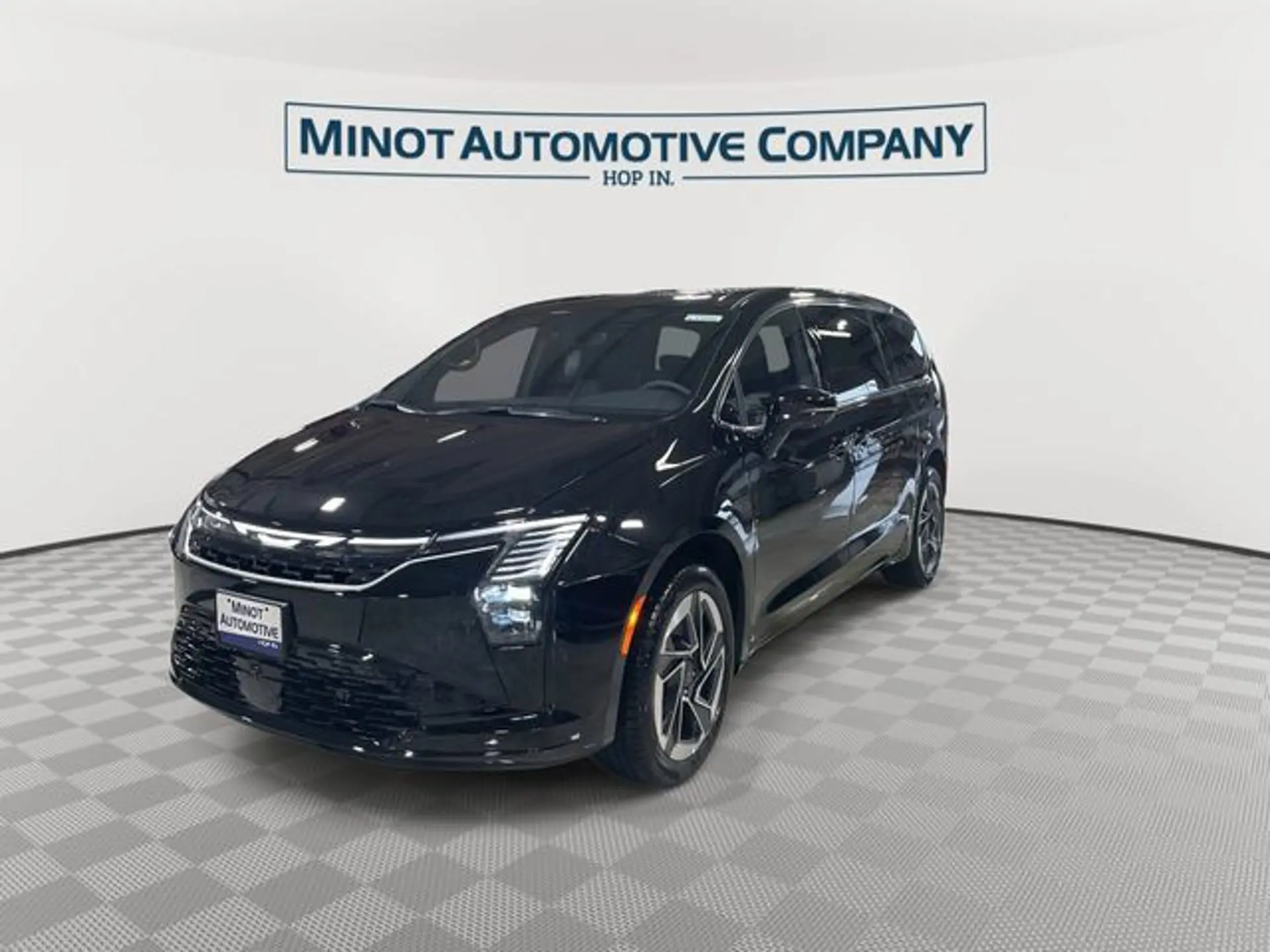 2027 Chrysler Pacifica Limited AWD photo 4