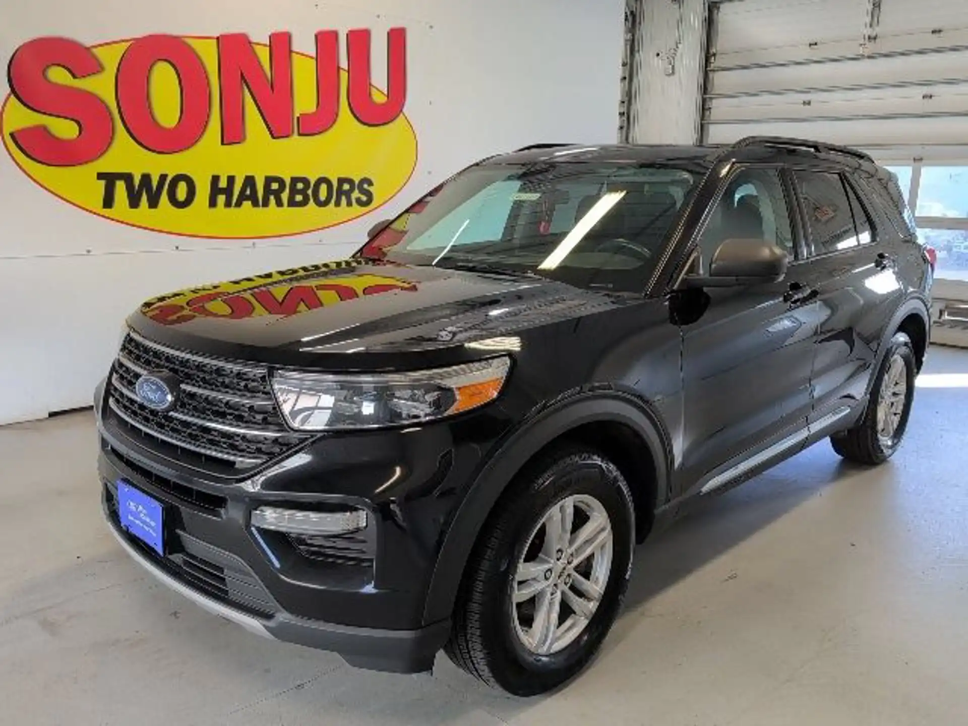 2023 Ford Explorer XLT 4WD's photo
