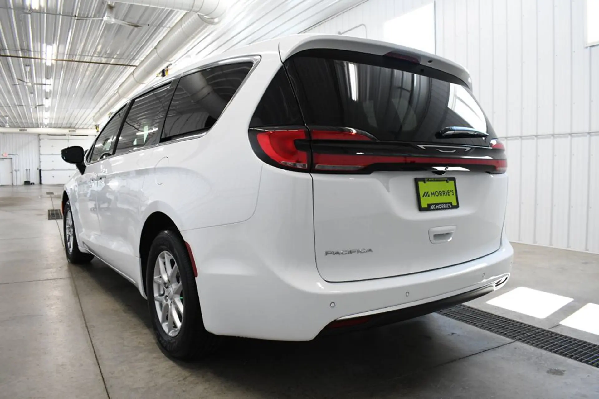 2027 Chrysler Pacifica Select photo 5