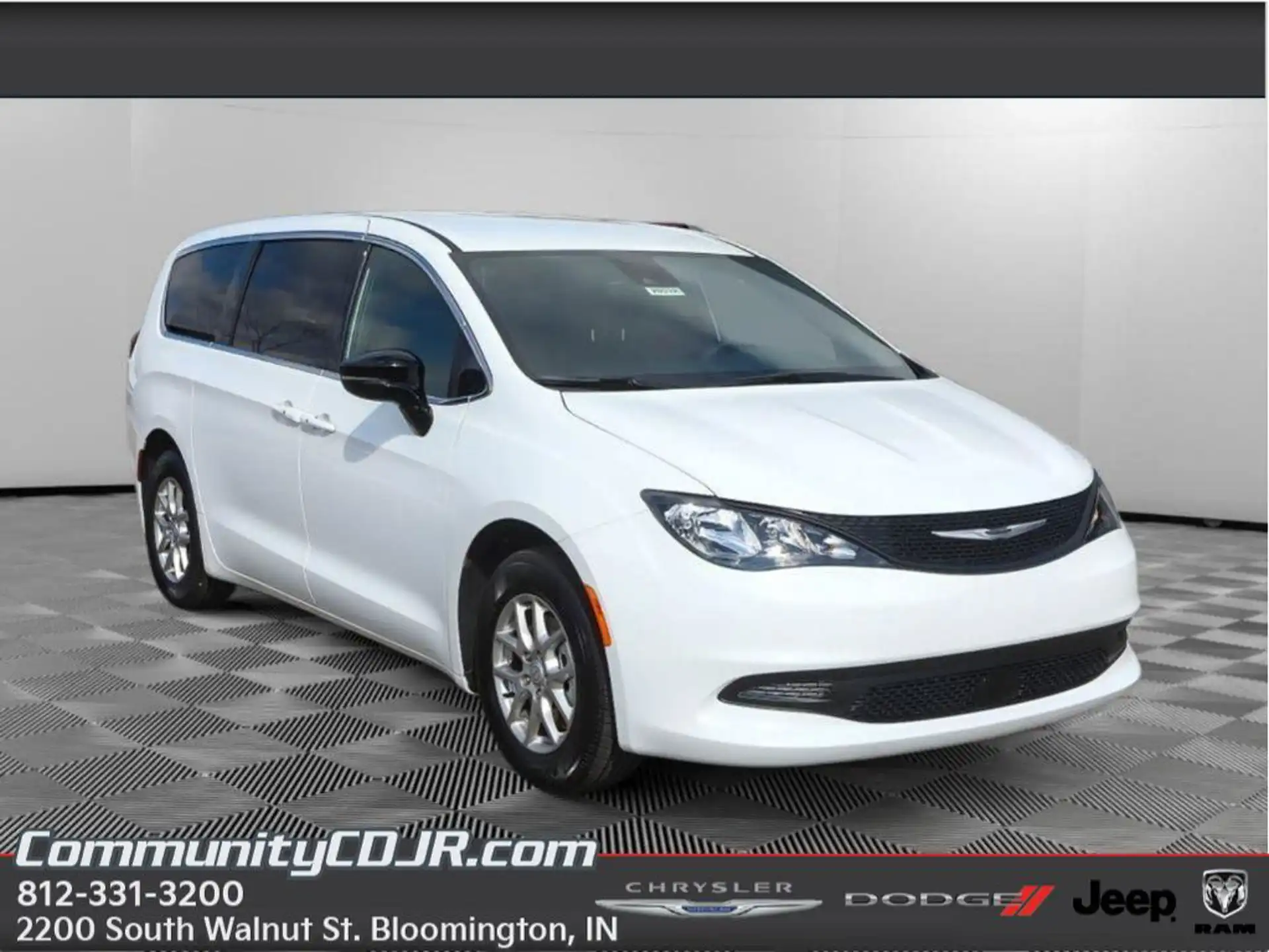 2026 Chrysler Voyager LX's photo