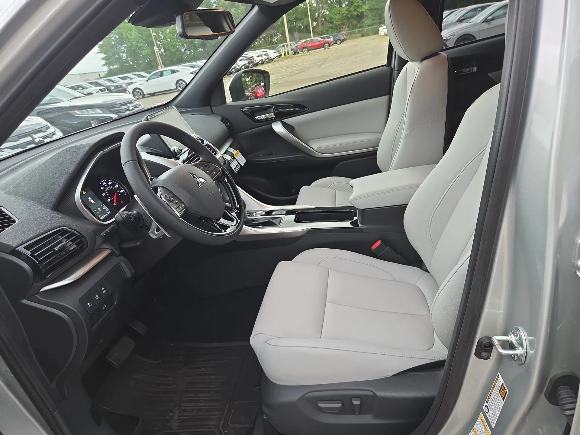 2026 Mitsubishi Eclipse Cross SEL S-AWC photo 4