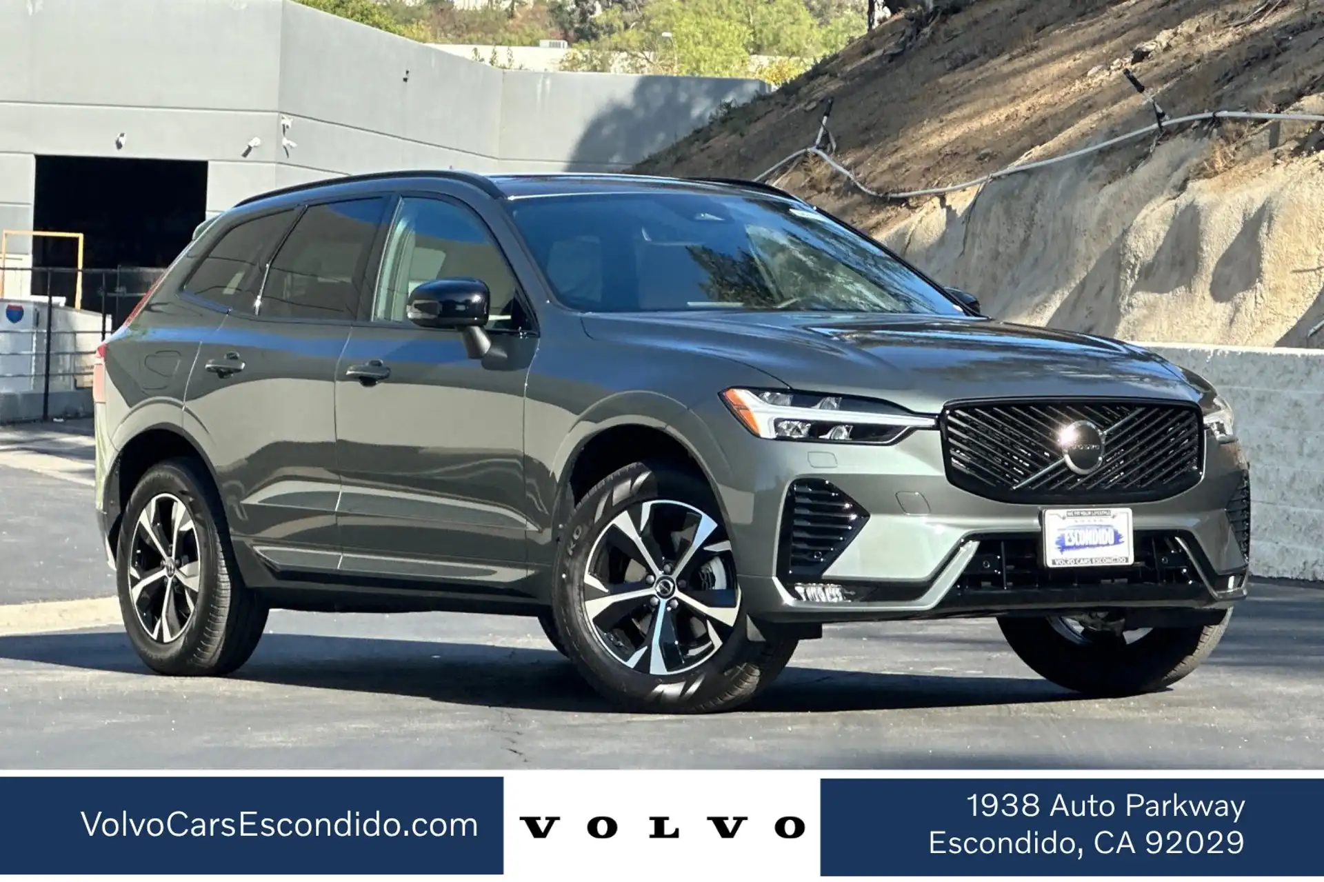 2026 Volvo XC60 B5 Core Dark AWD's photo