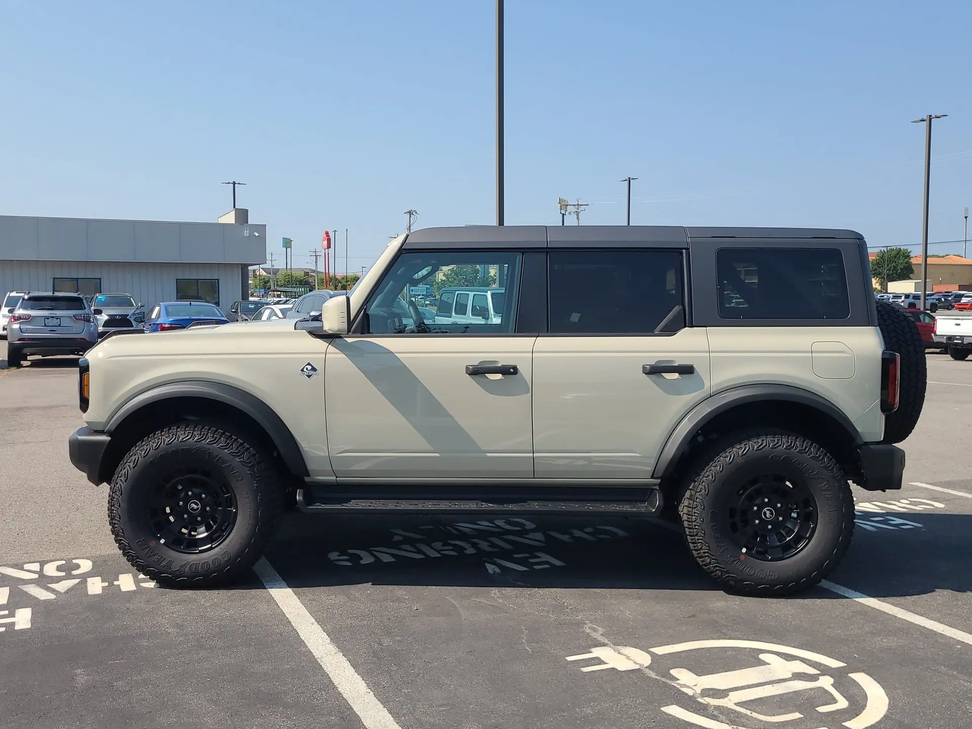 2026 Ford Bronco Outer Banks 4x4 photo 5