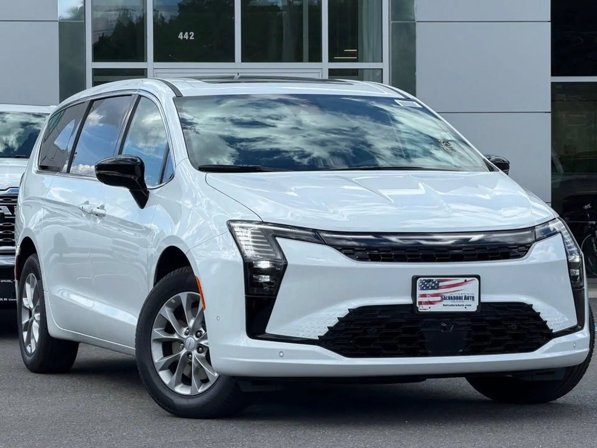 2027 Chrysler Pacifica Select AWD's photo