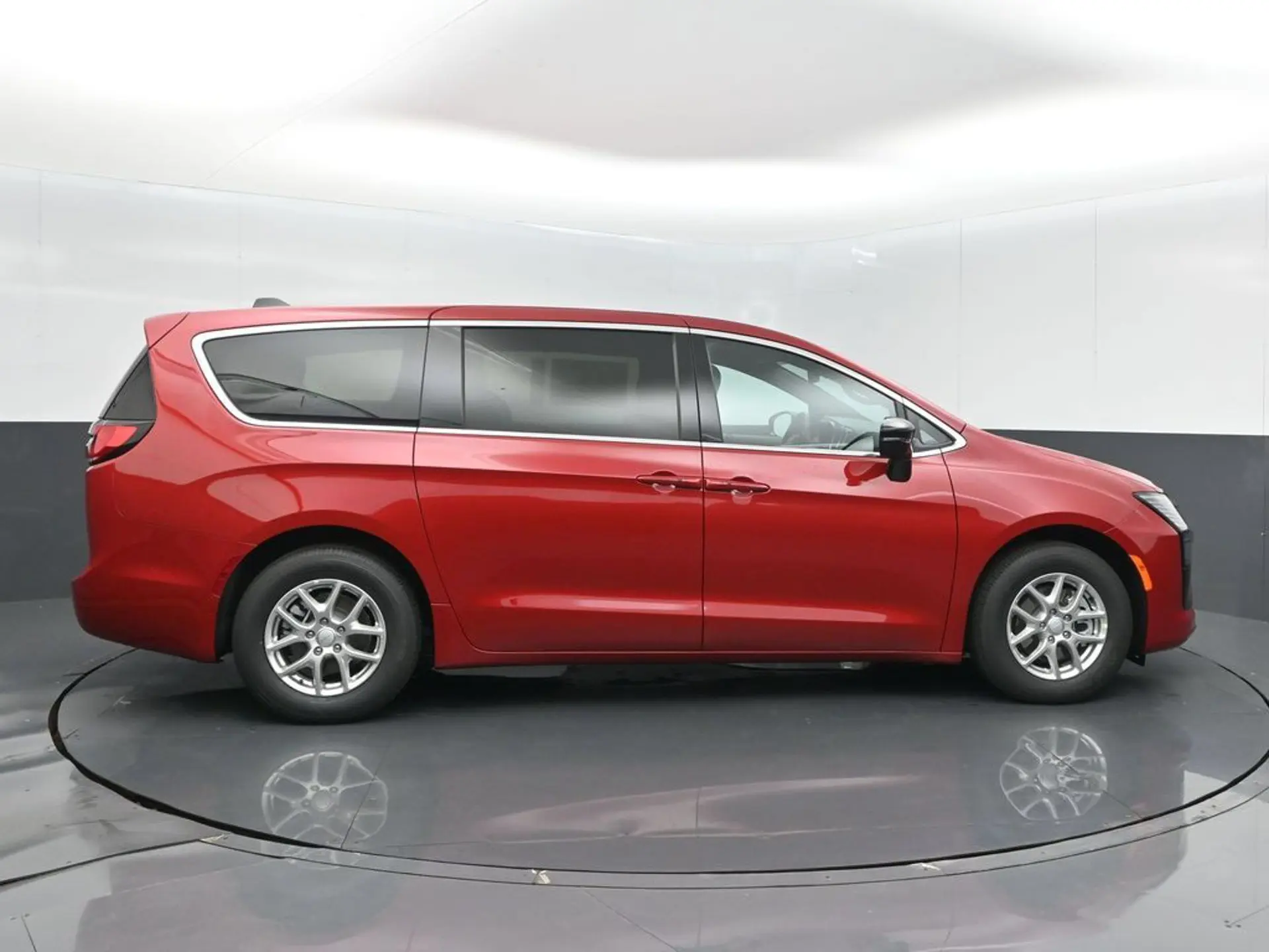 2027 Chrysler Pacifica Select photo 5