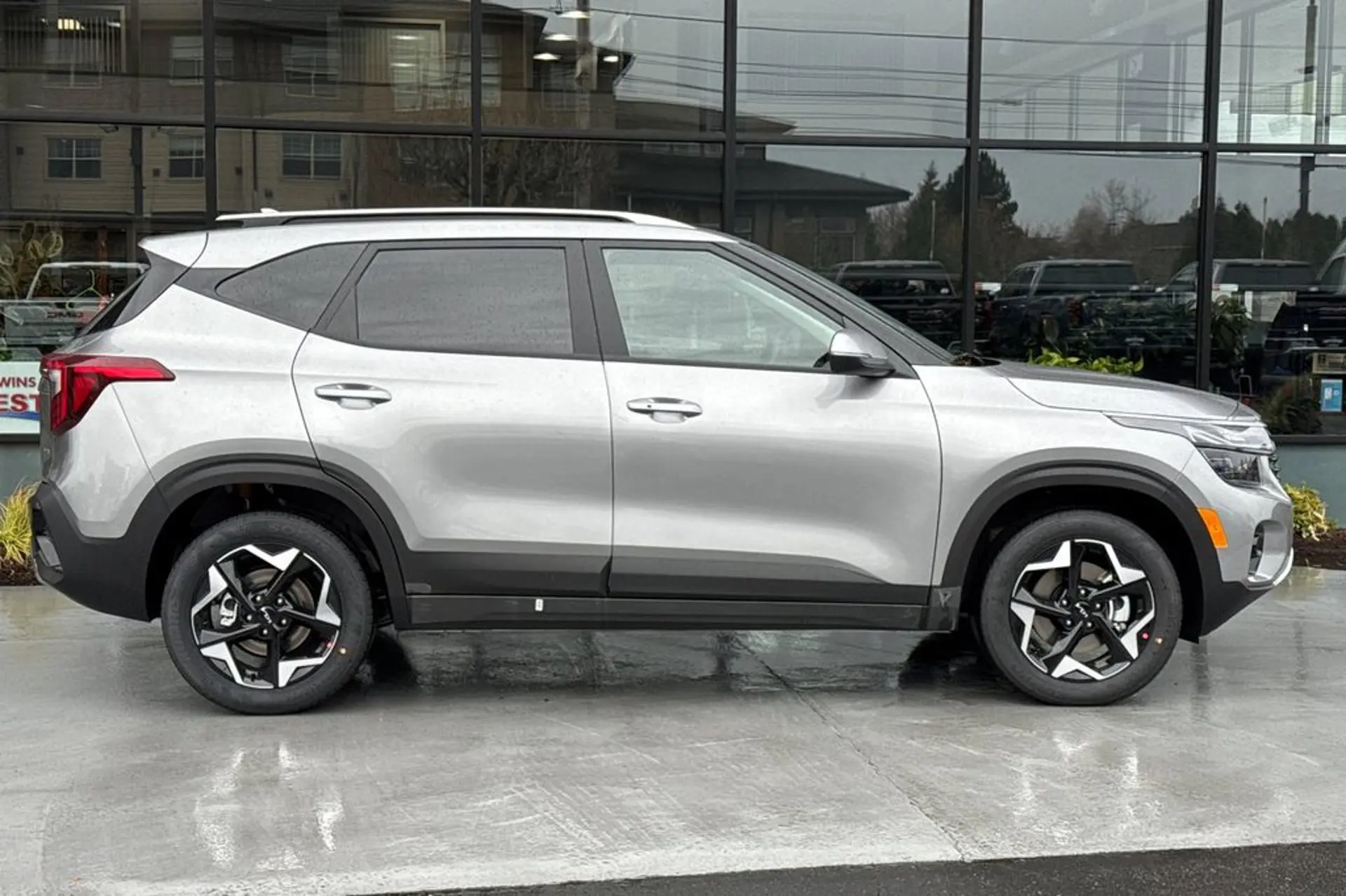 2026 Kia Seltos 2.0 S AWD photo 3
