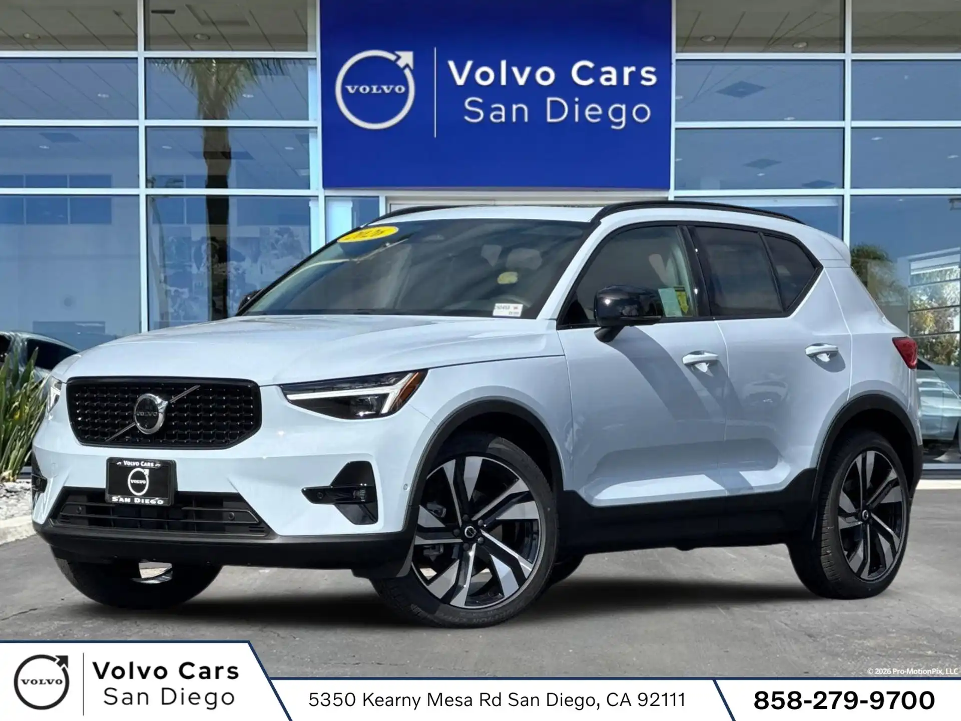 2026 Volvo XC40 B5 Plus Dark AWD's photo