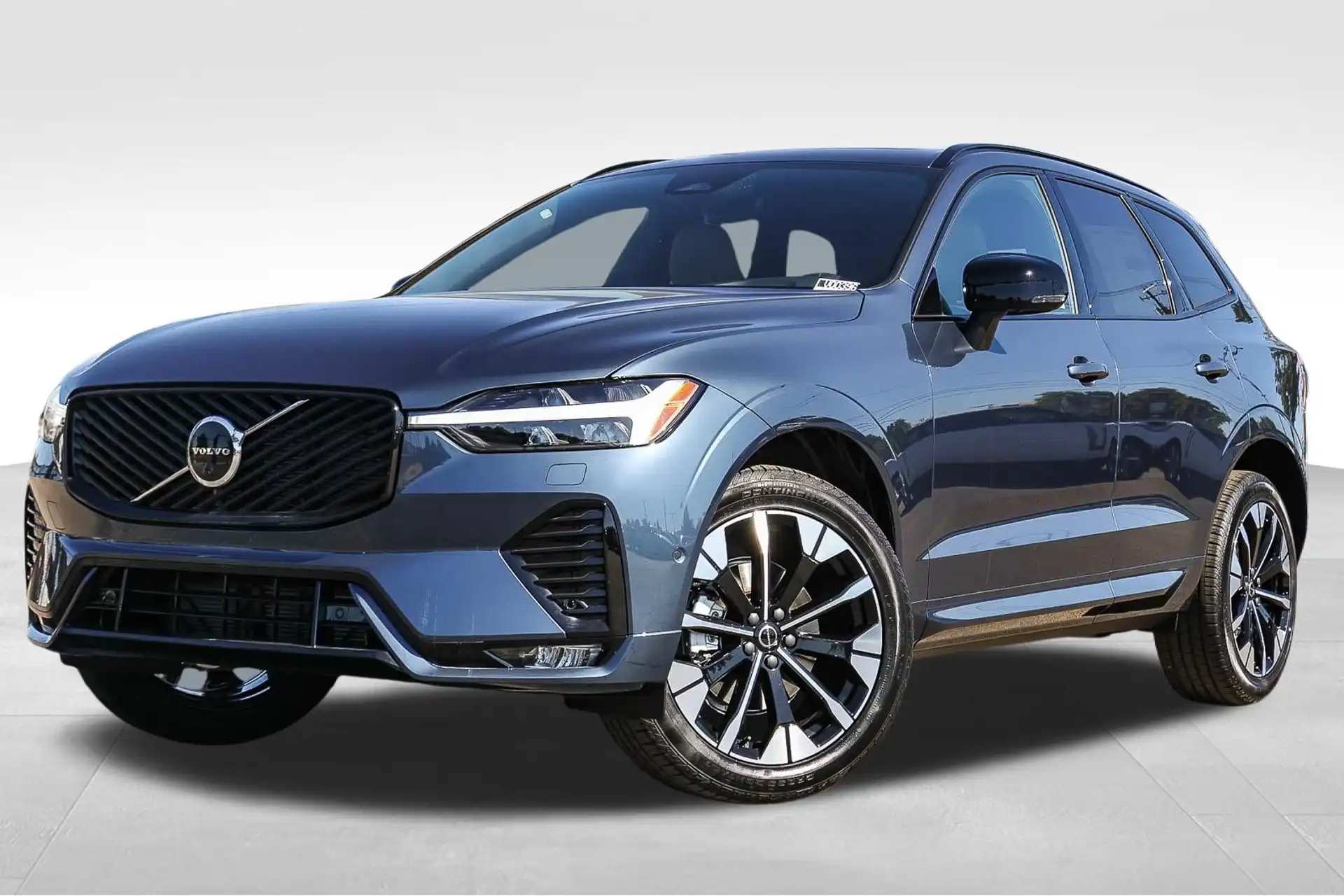 2026 Volvo XC60 B5 Plus Dark AWD's photo