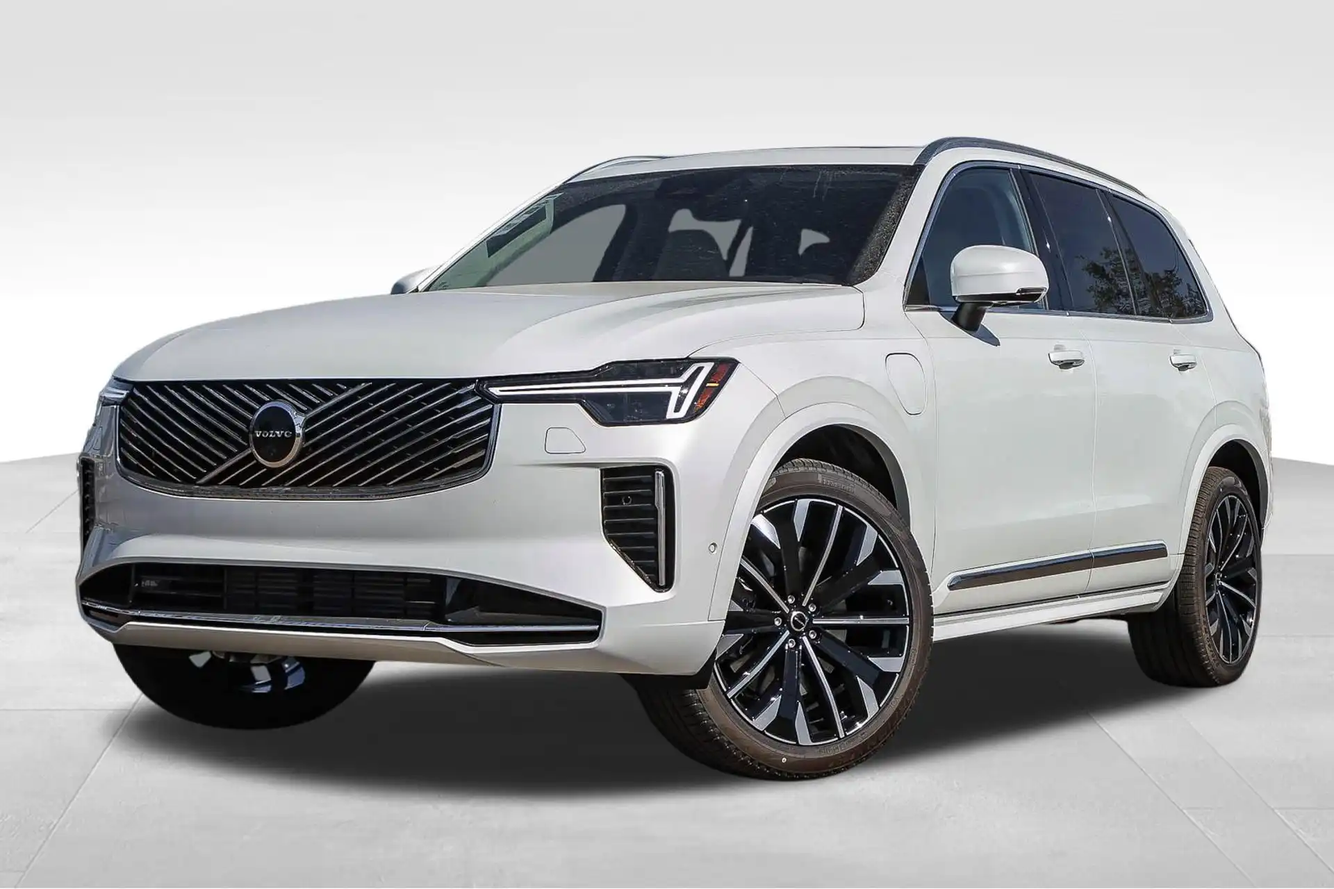 2026 Volvo XC90 T8 Recharge Ultra Bright 4WD's photo