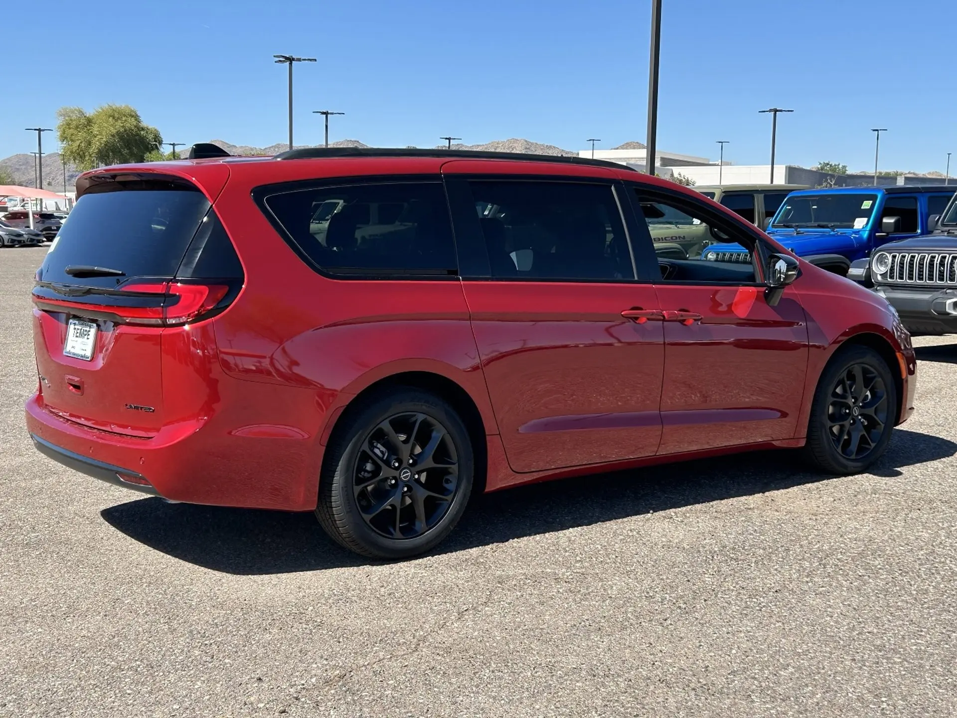 2026 Chrysler Pacifica Limited photo 4