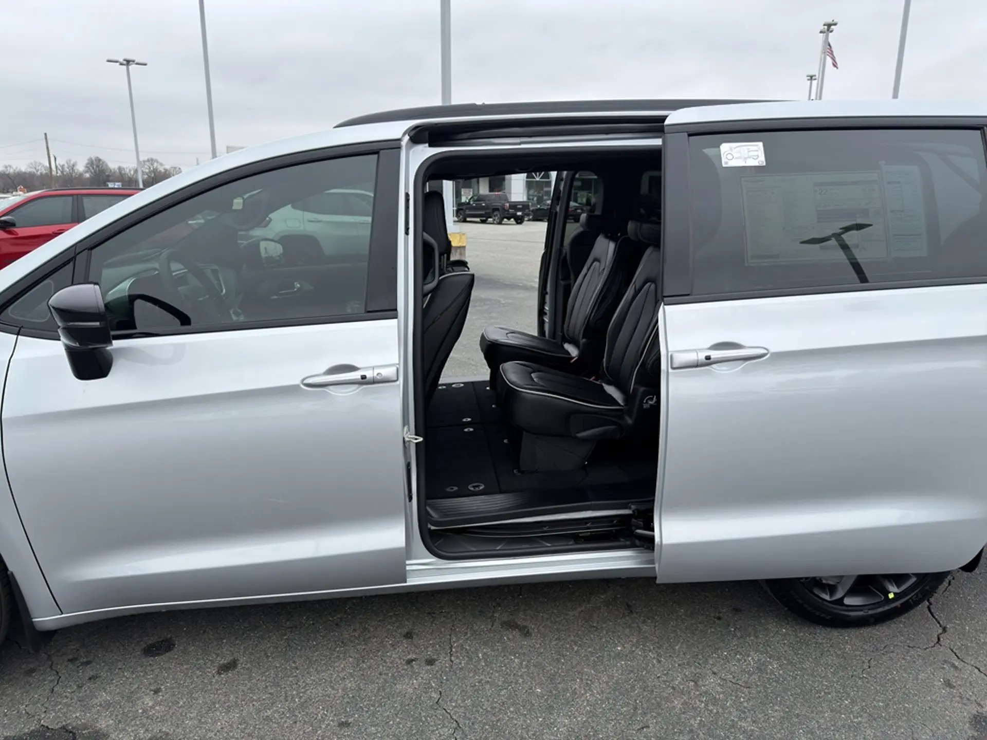 2026 Chrysler Pacifica Limited photo 5