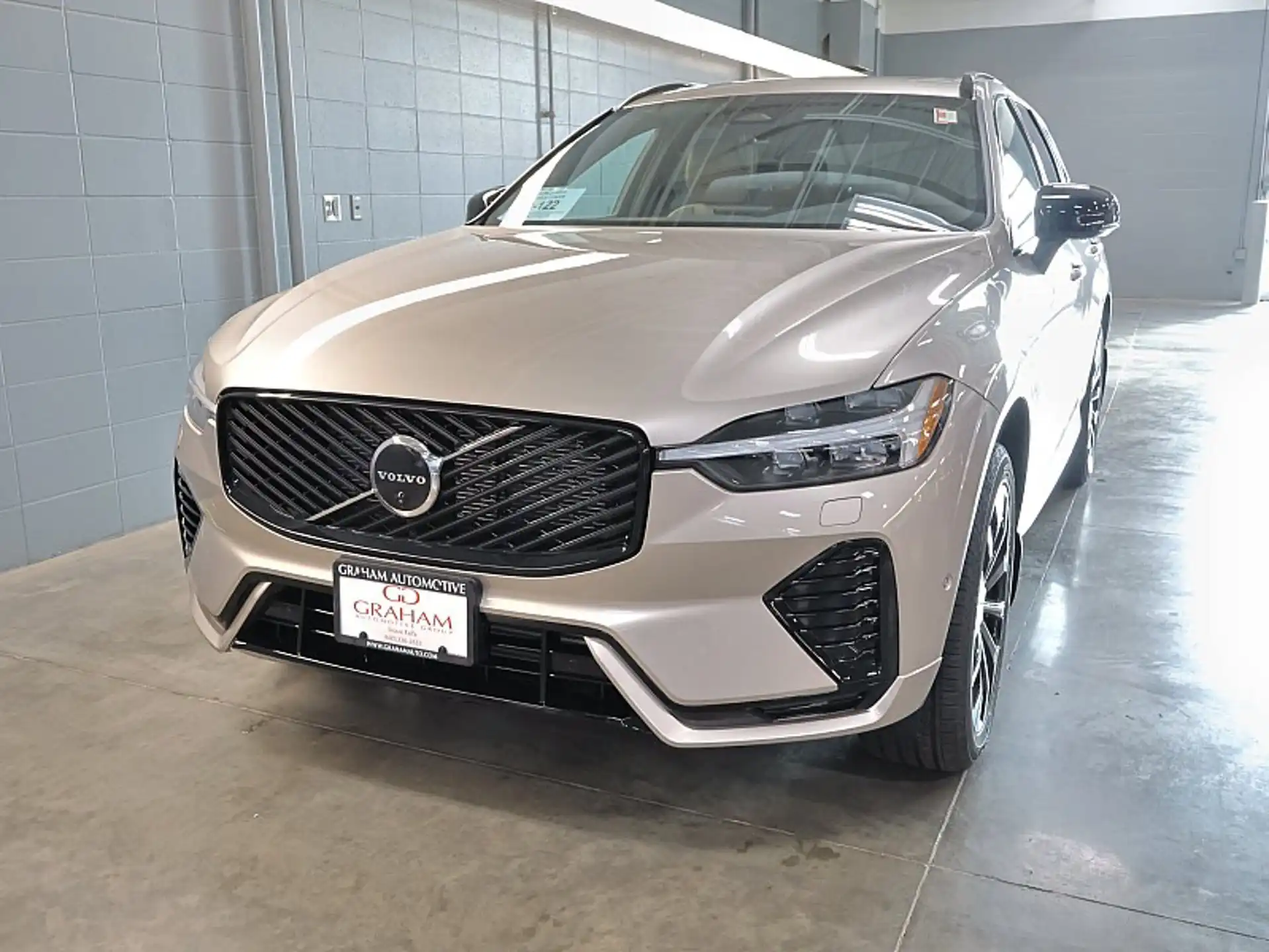 2026 Volvo XC60 T8 Plus Dark AWD's photo