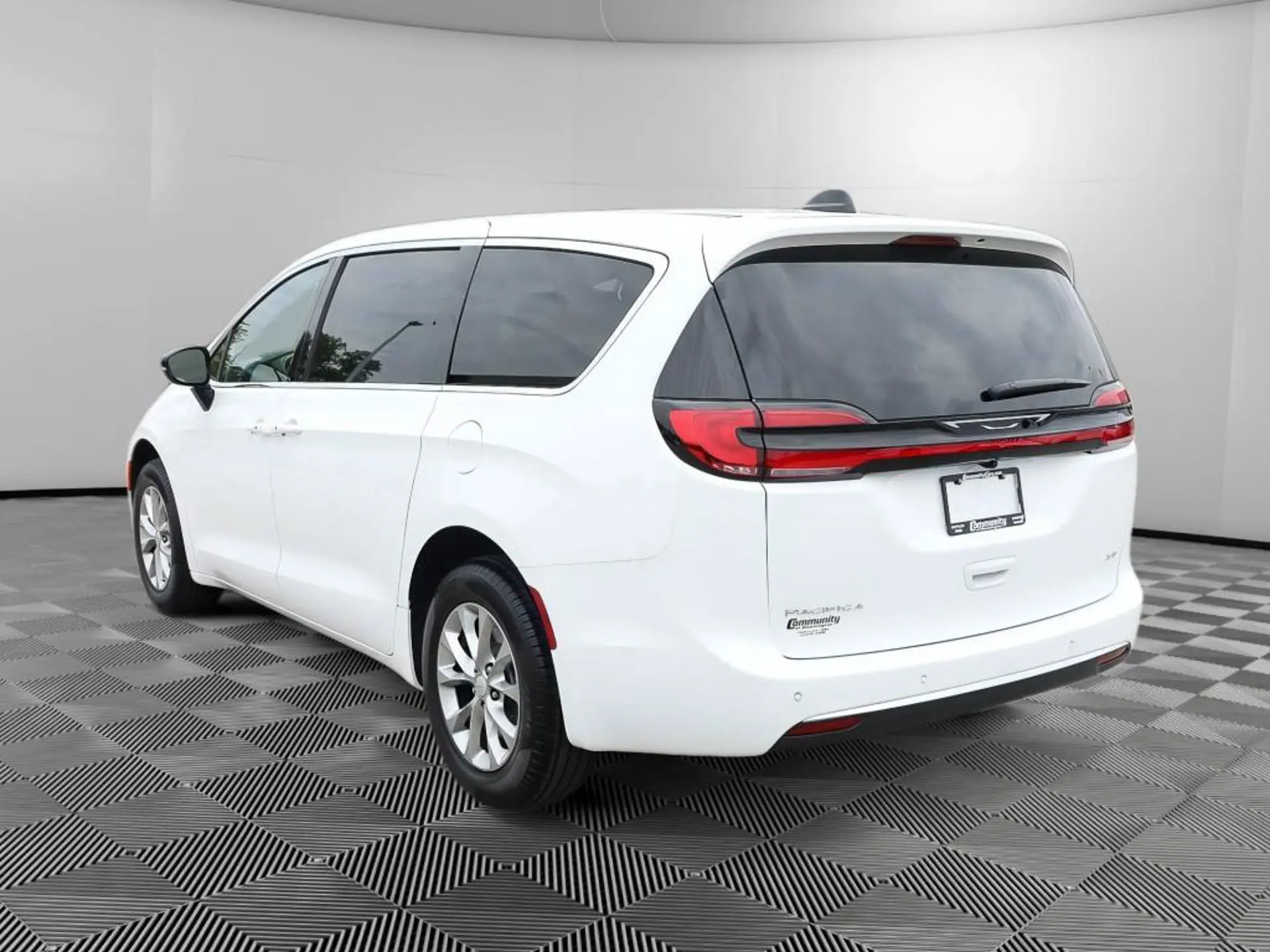 2027 Chrysler Pacifica Select AWD photo 5