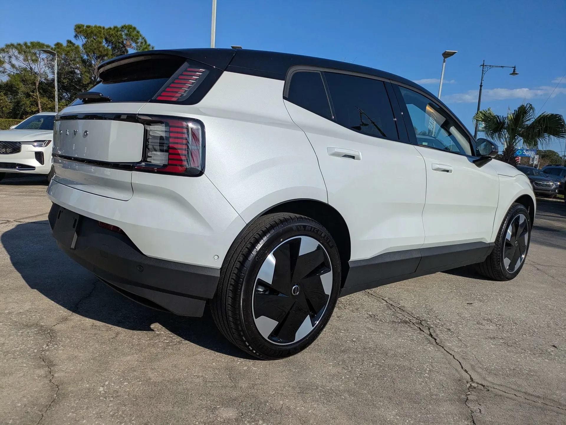 2025 Volvo EX30 Twin Motor Performance Ultra photo 4
