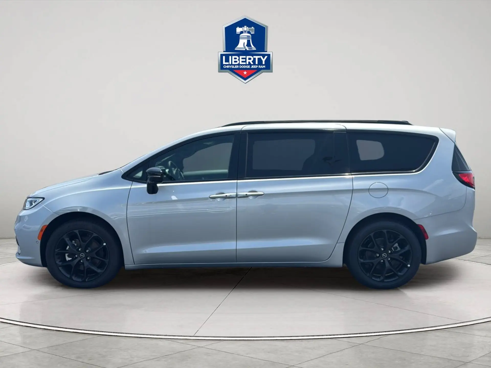 2026 Chrysler Pacifica Select photo 5
