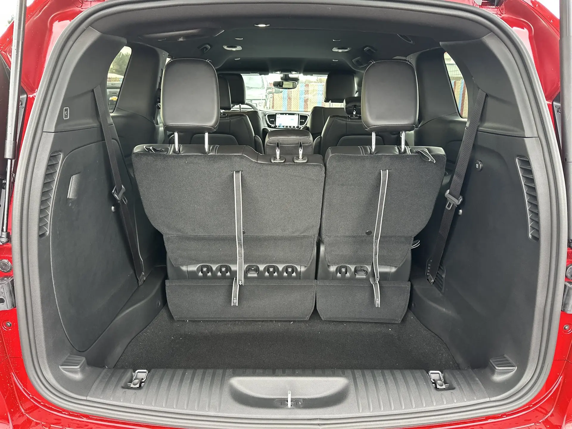 2026 Chrysler Pacifica Select AWD photo 5