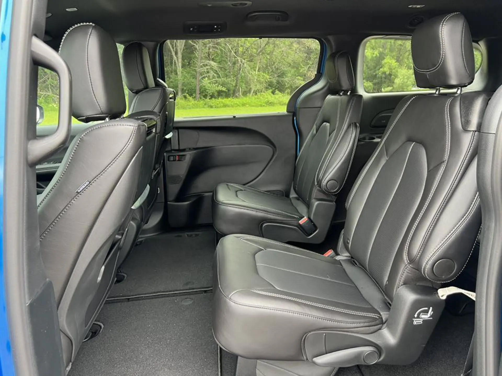 2026 Chrysler Pacifica Select AWD photo 4