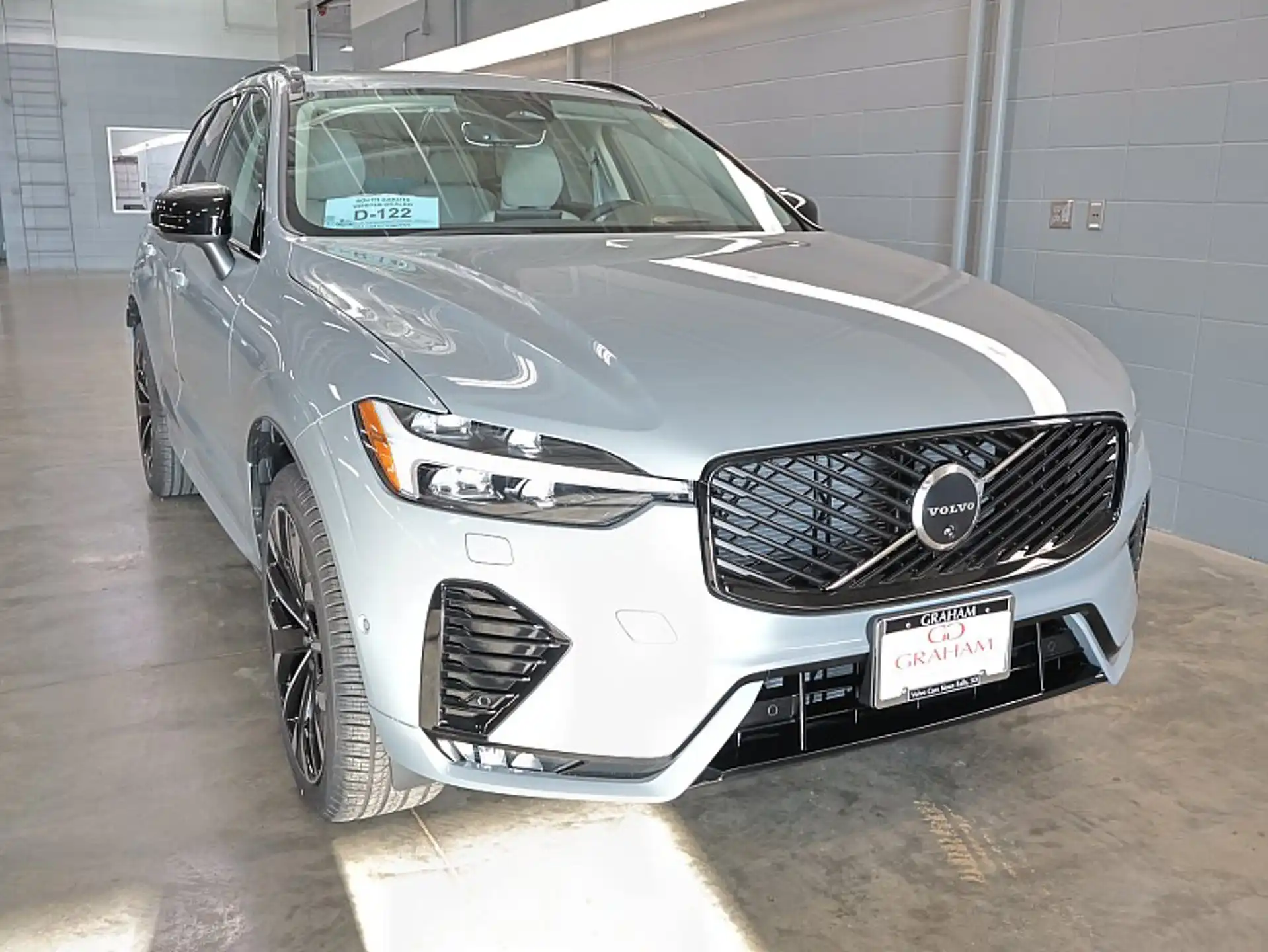 2026 Volvo XC60 B5 Ultra Dark AWD's photo