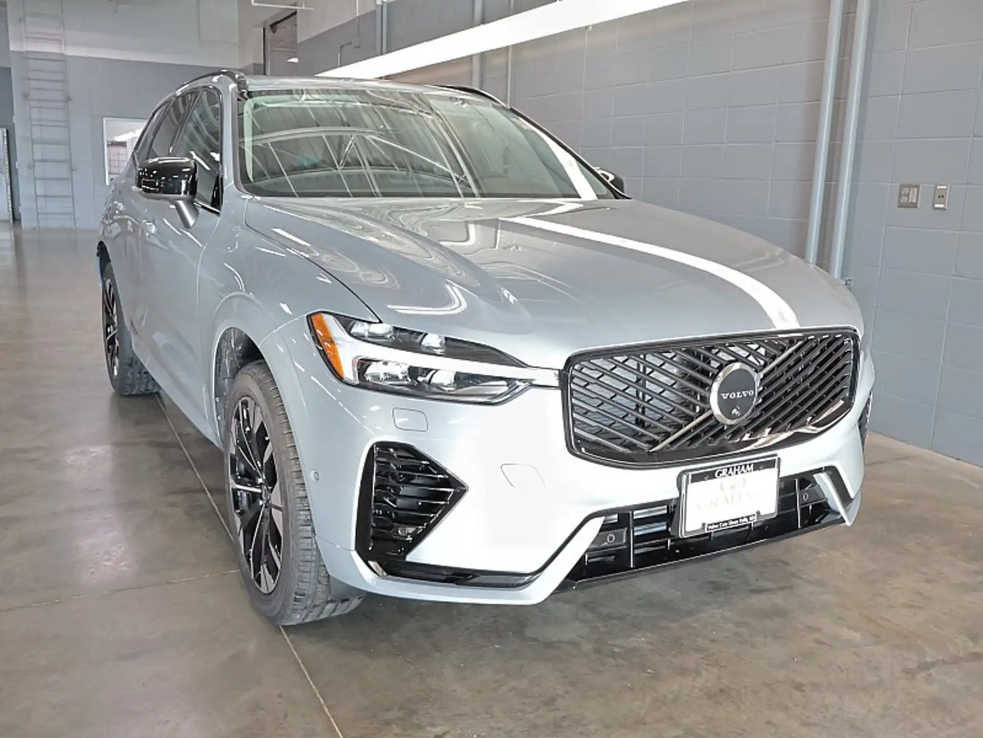 2026 Volvo XC60 T8 Plus Dark AWD's photo