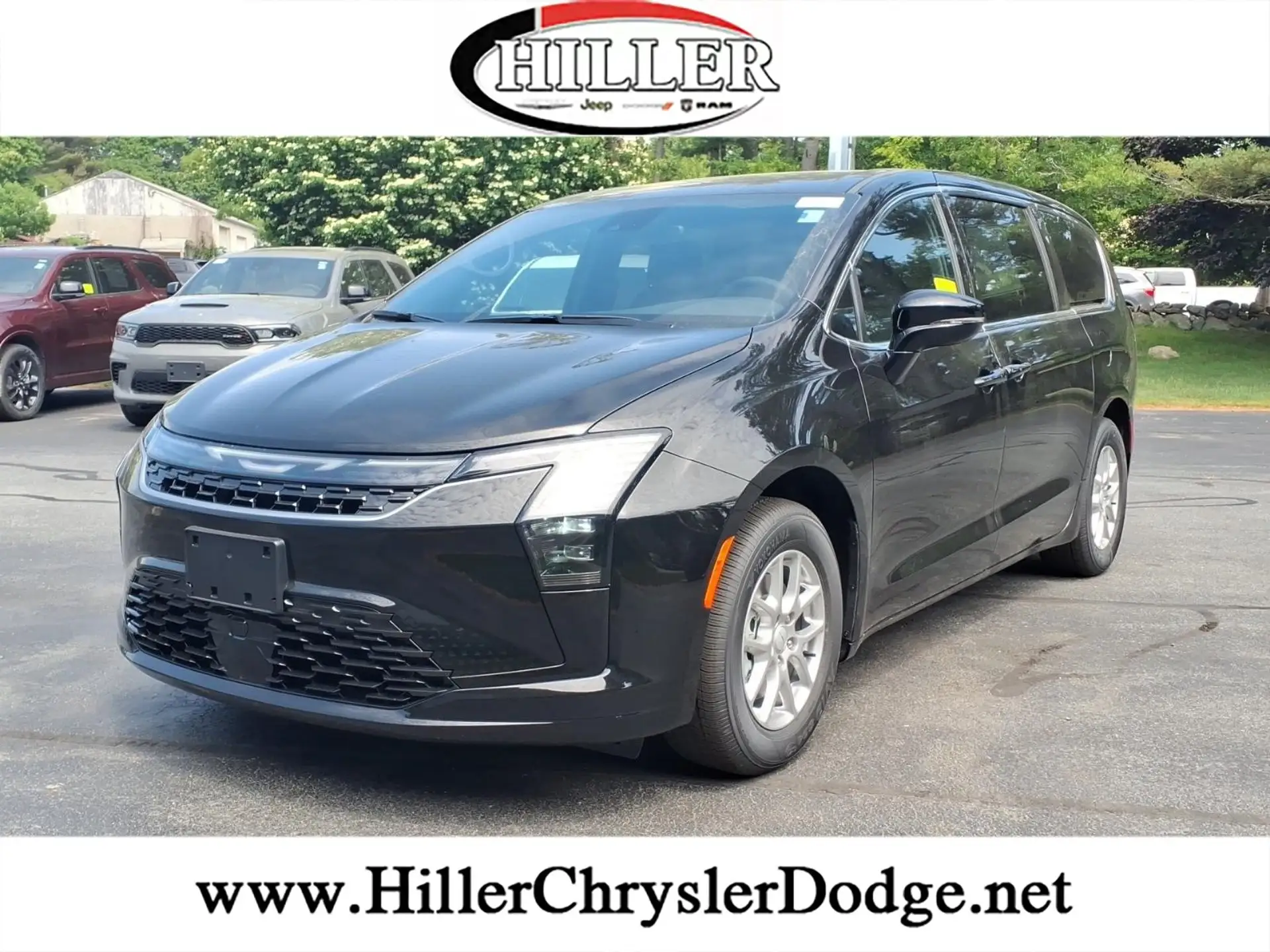 2027 Chrysler Pacifica Select photo 1