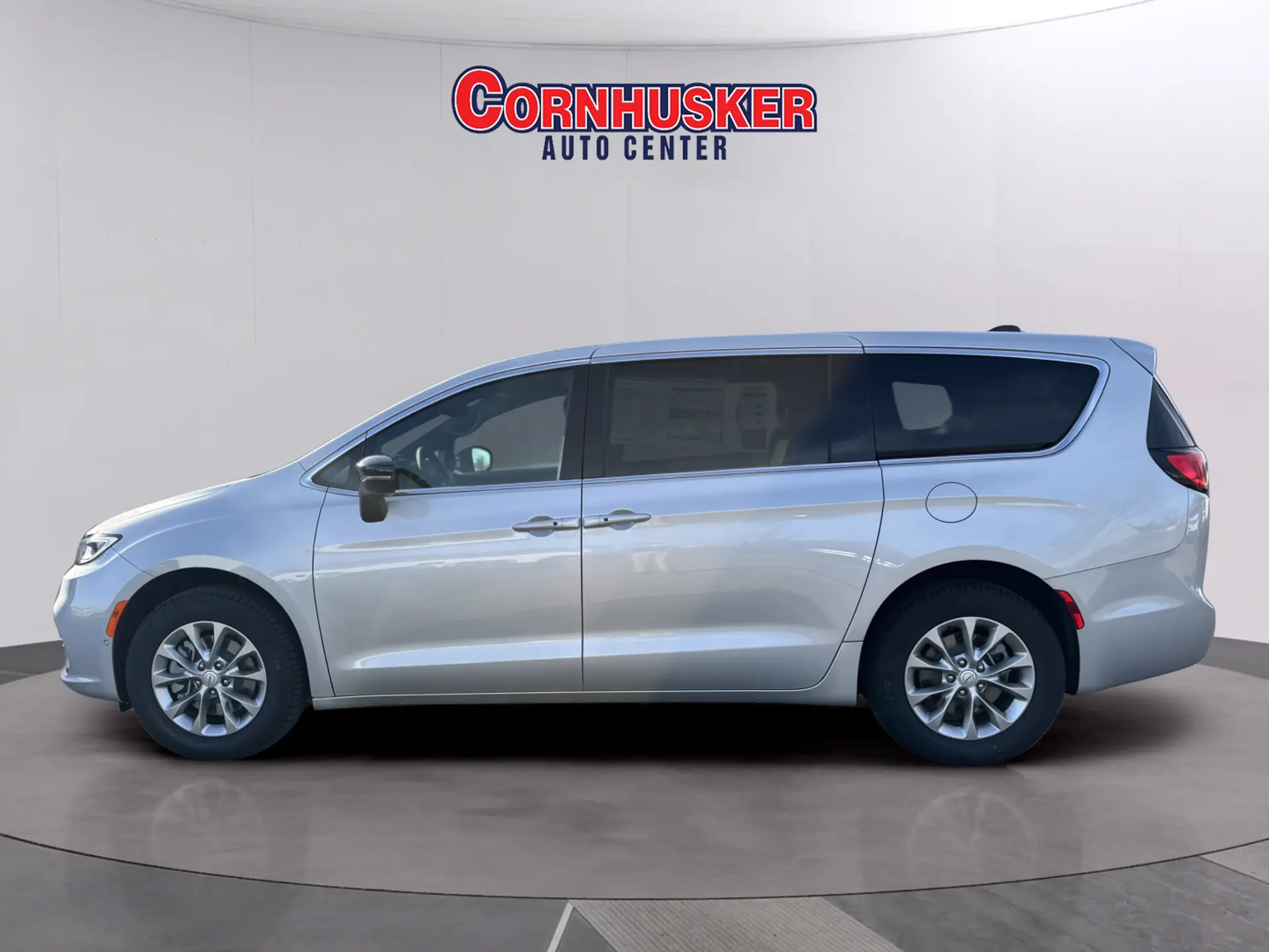2026 Chrysler Pacifica Select AWD photo 4