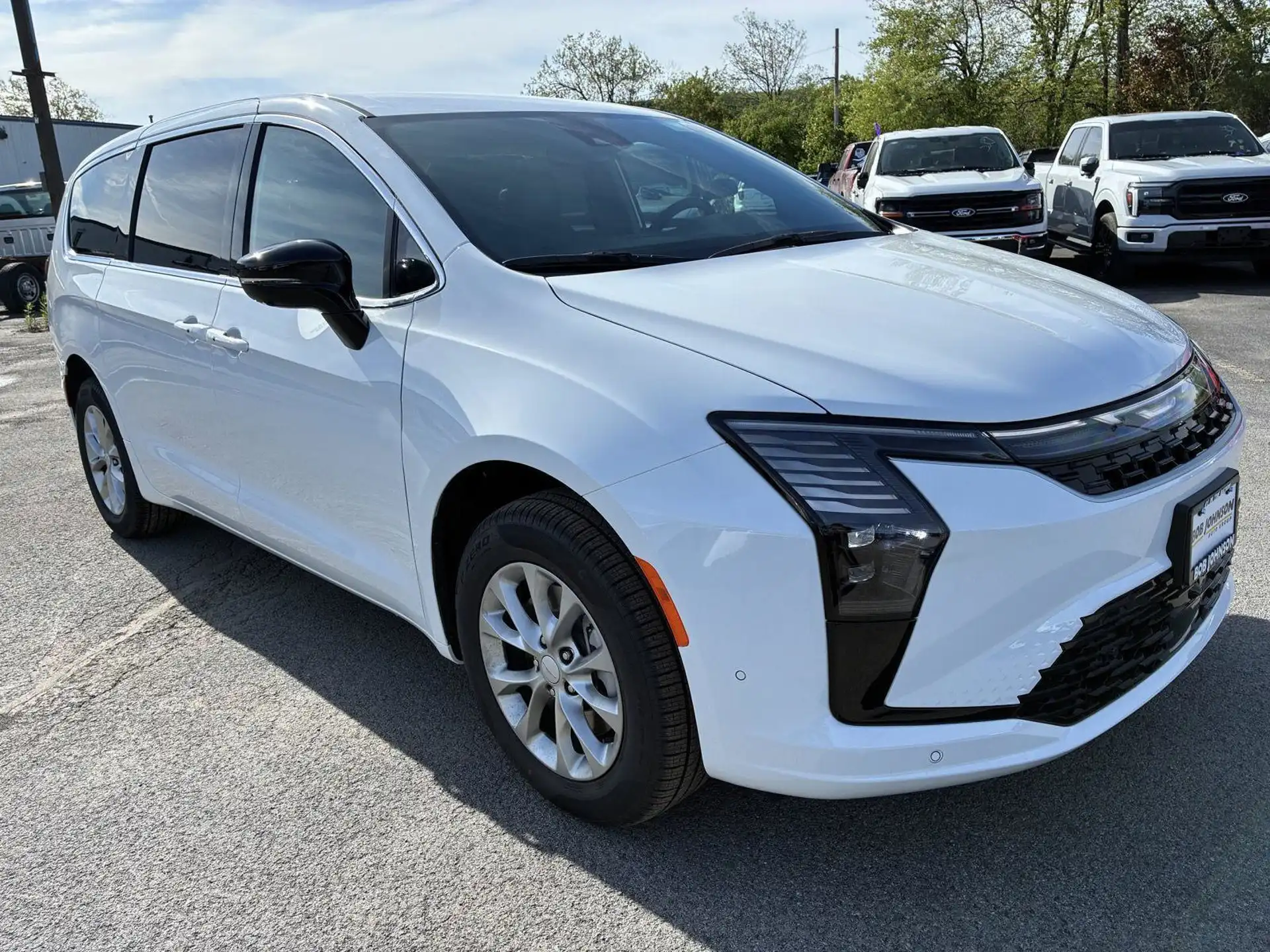 2027 Chrysler Pacifica Select AWD's photo