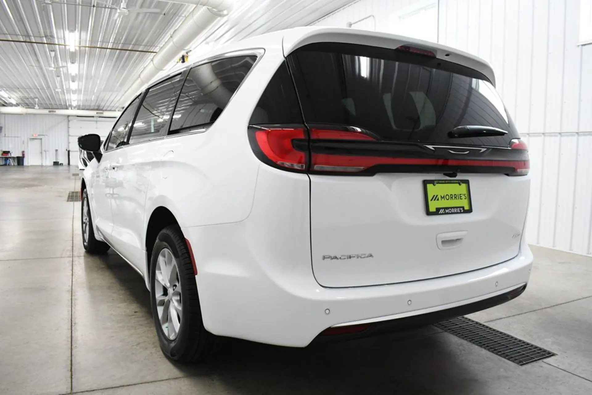 2027 Chrysler Pacifica Select AWD photo 5