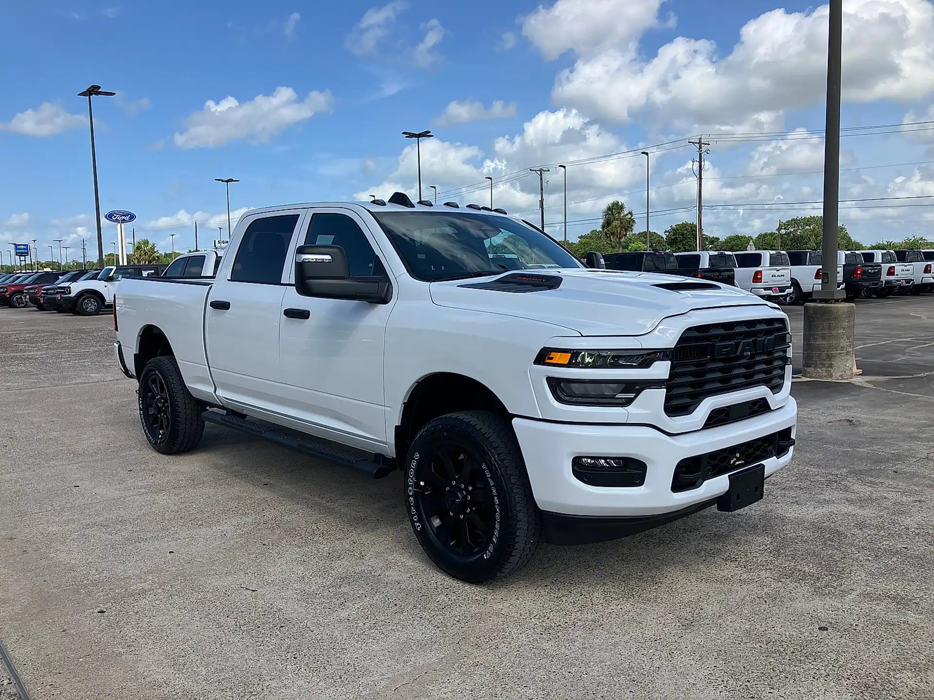 2026 RAM 2500 Tradesman/Black Express 4X4 Crew Cab SWB's photo