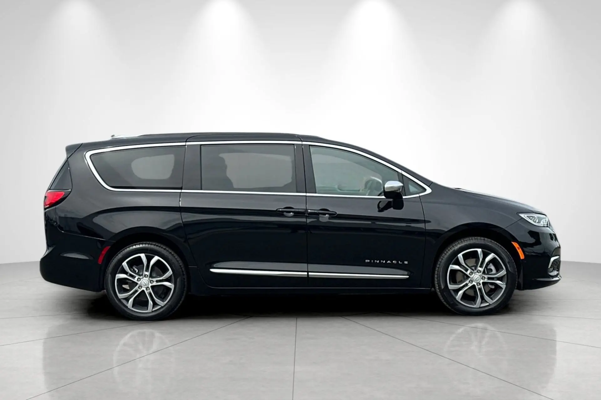2026 Chrysler Pacifica Pinnacle AWD photo 3