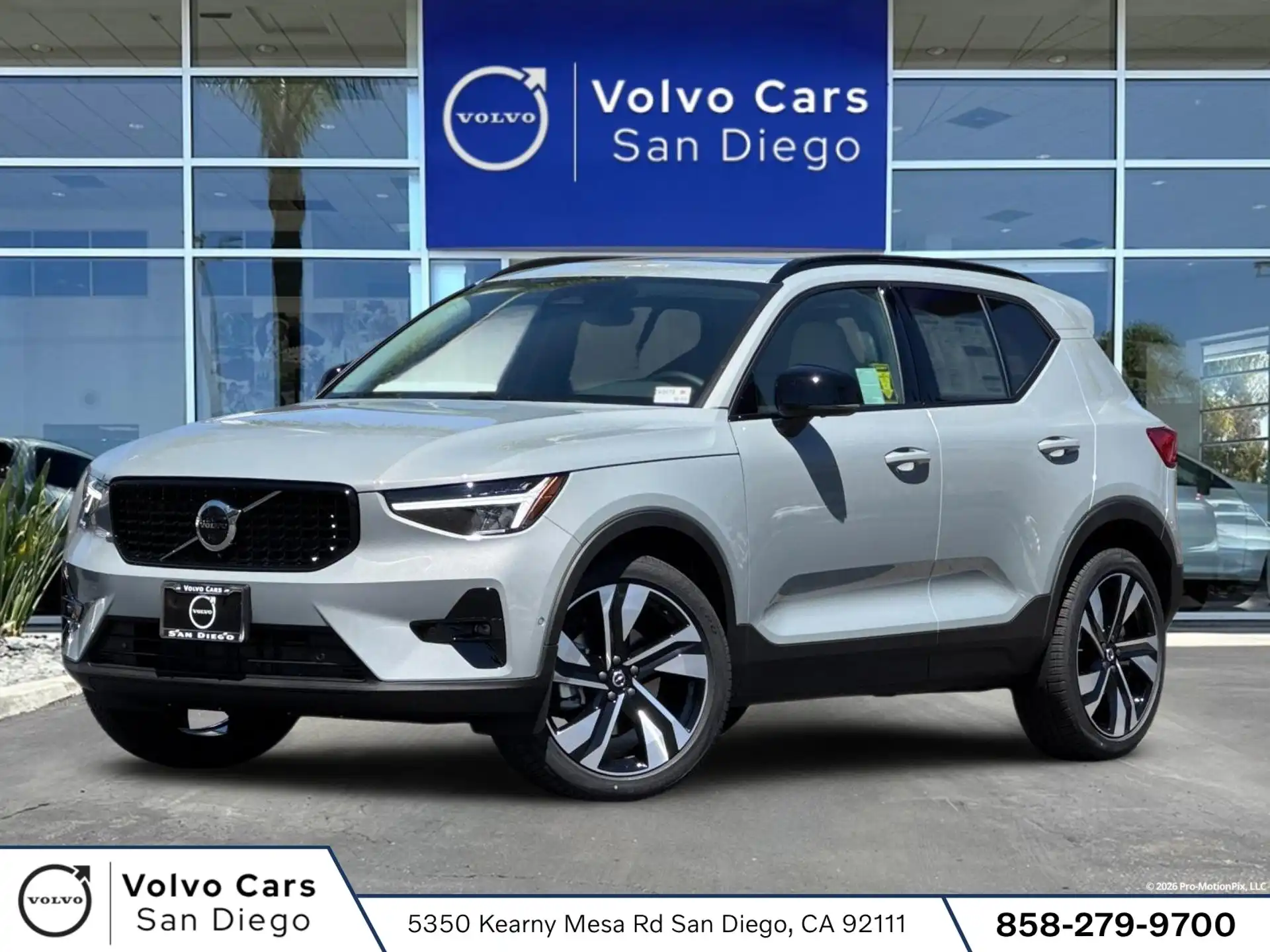 2026 Volvo XC40 B5 Plus Dark AWD's photo