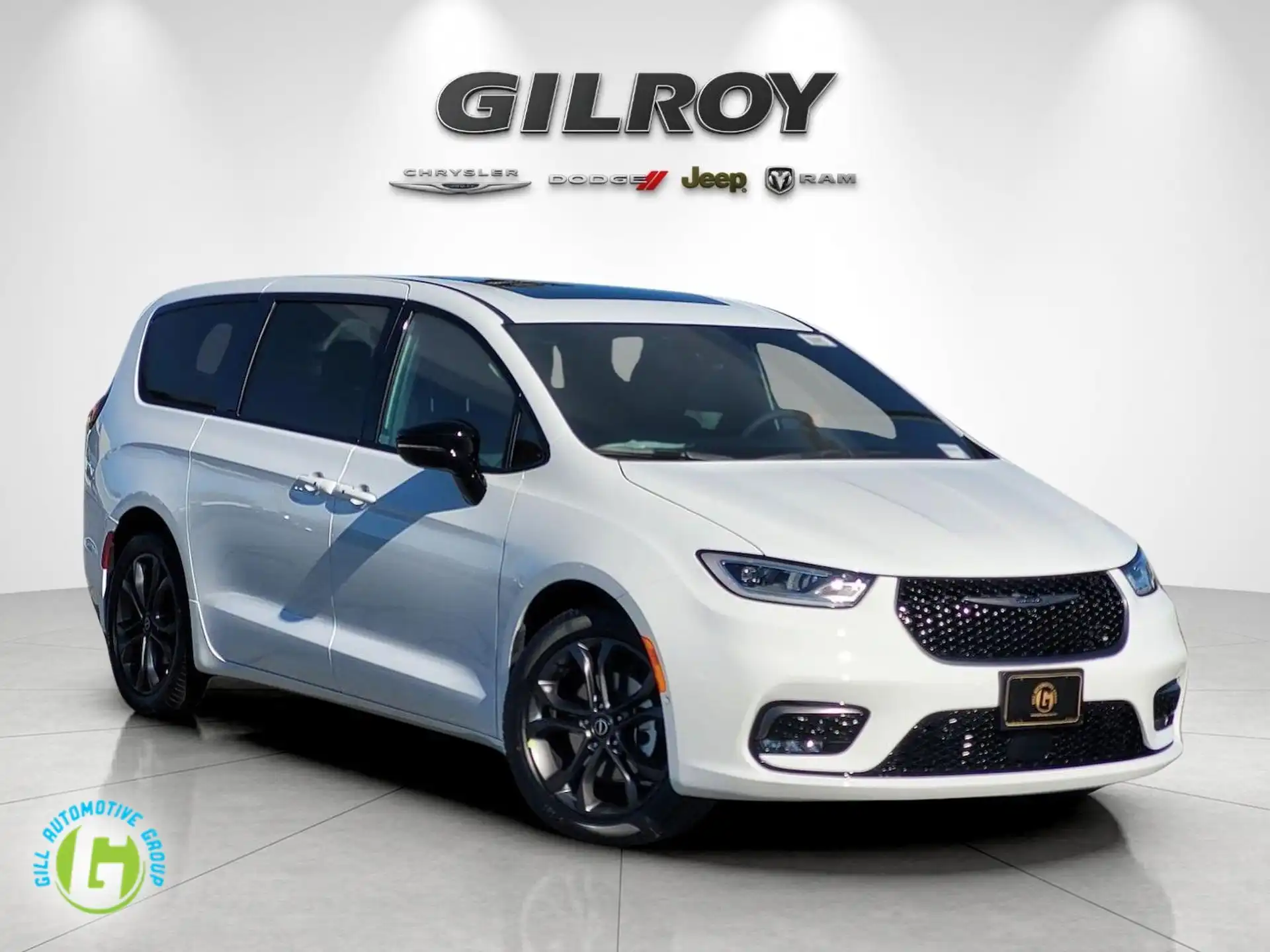 2026 Chrysler Pacifica Select's photo