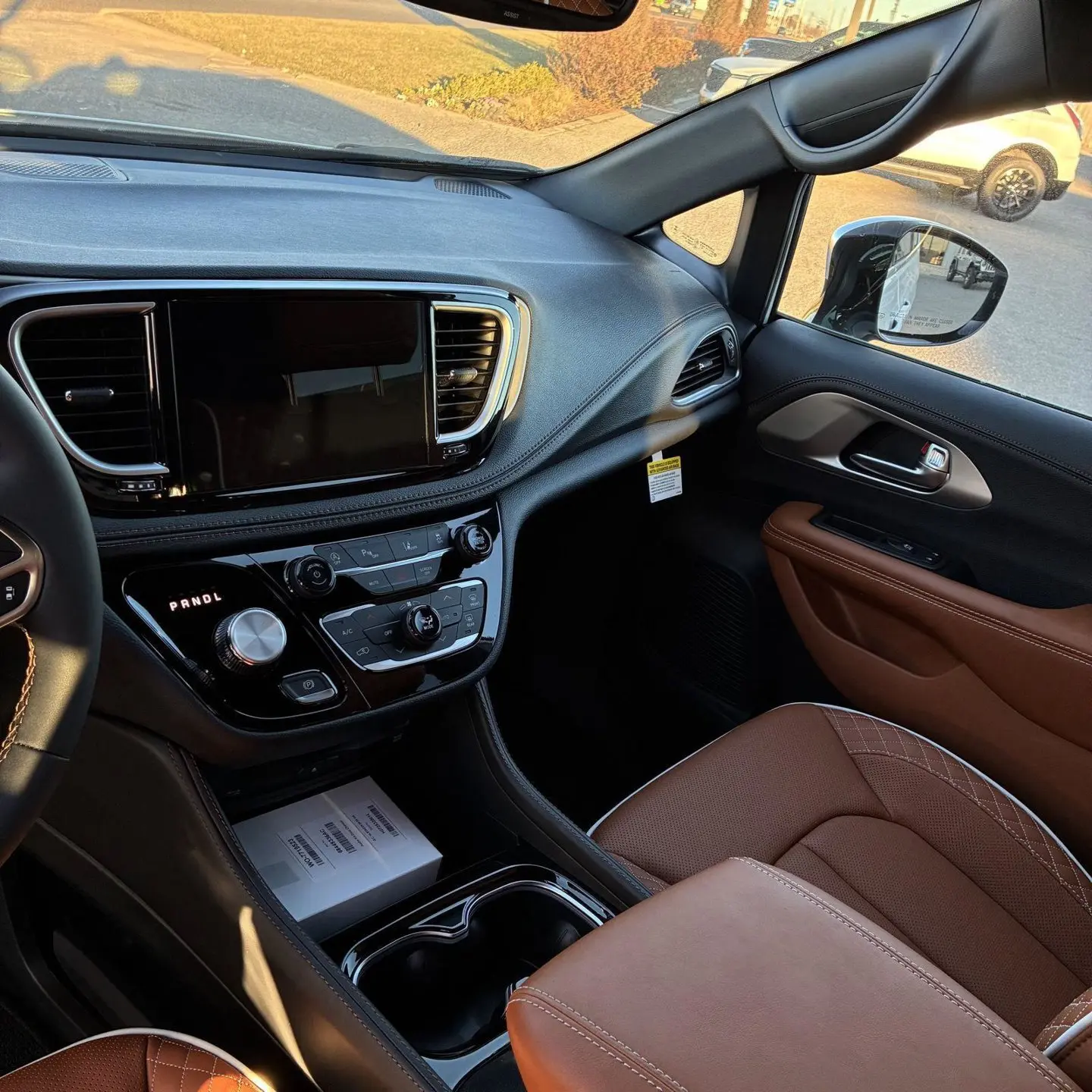 2026 Chrysler Pacifica Pinnacle photo 5