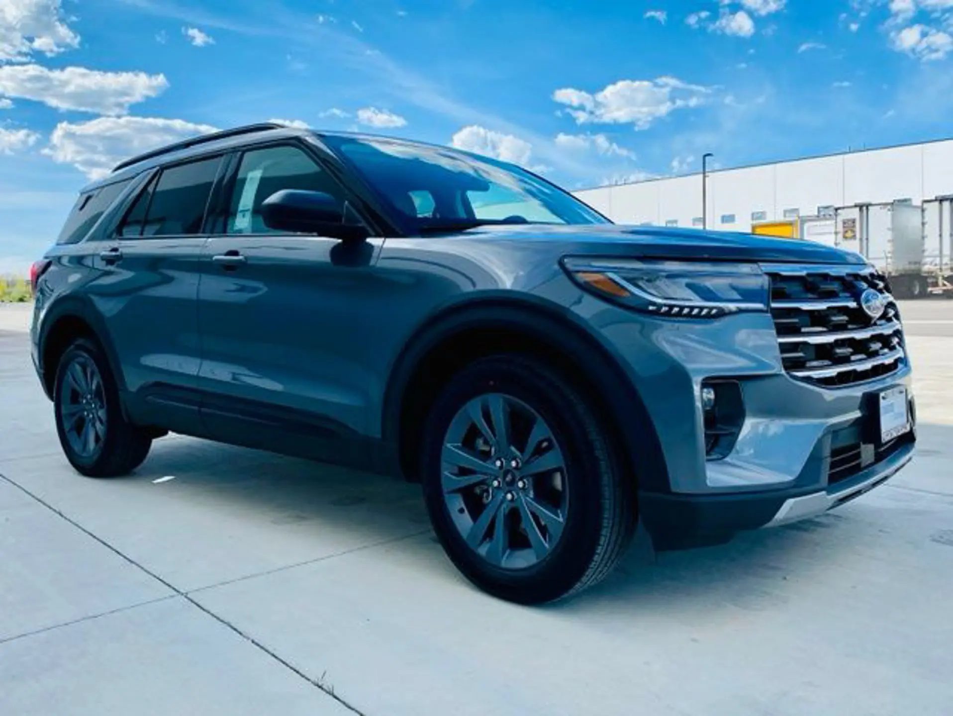 2026 Ford Explorer Active 4WD photo 3