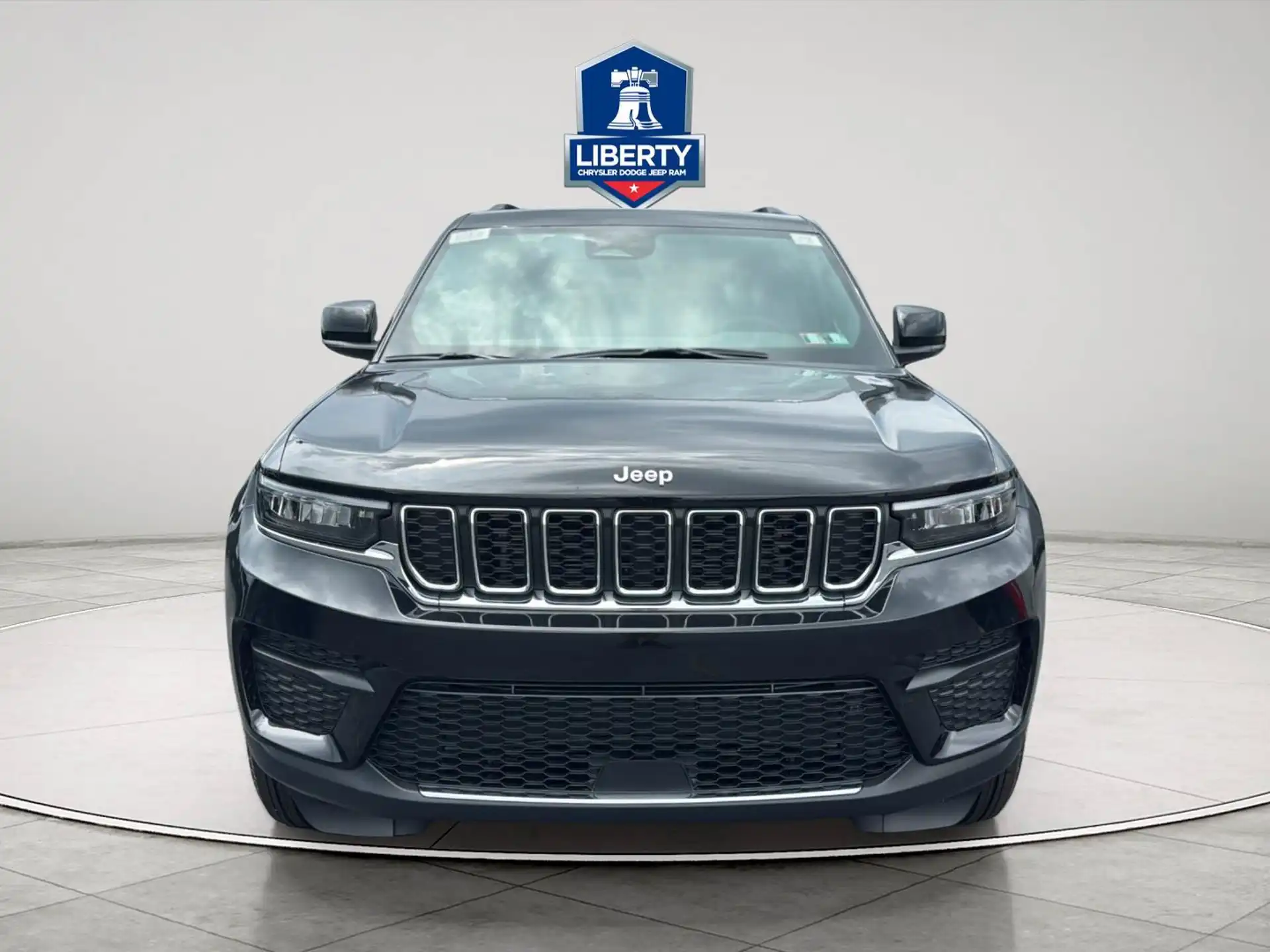 2026 Jeep Grand Cherokee Laredo X 4x4's photo