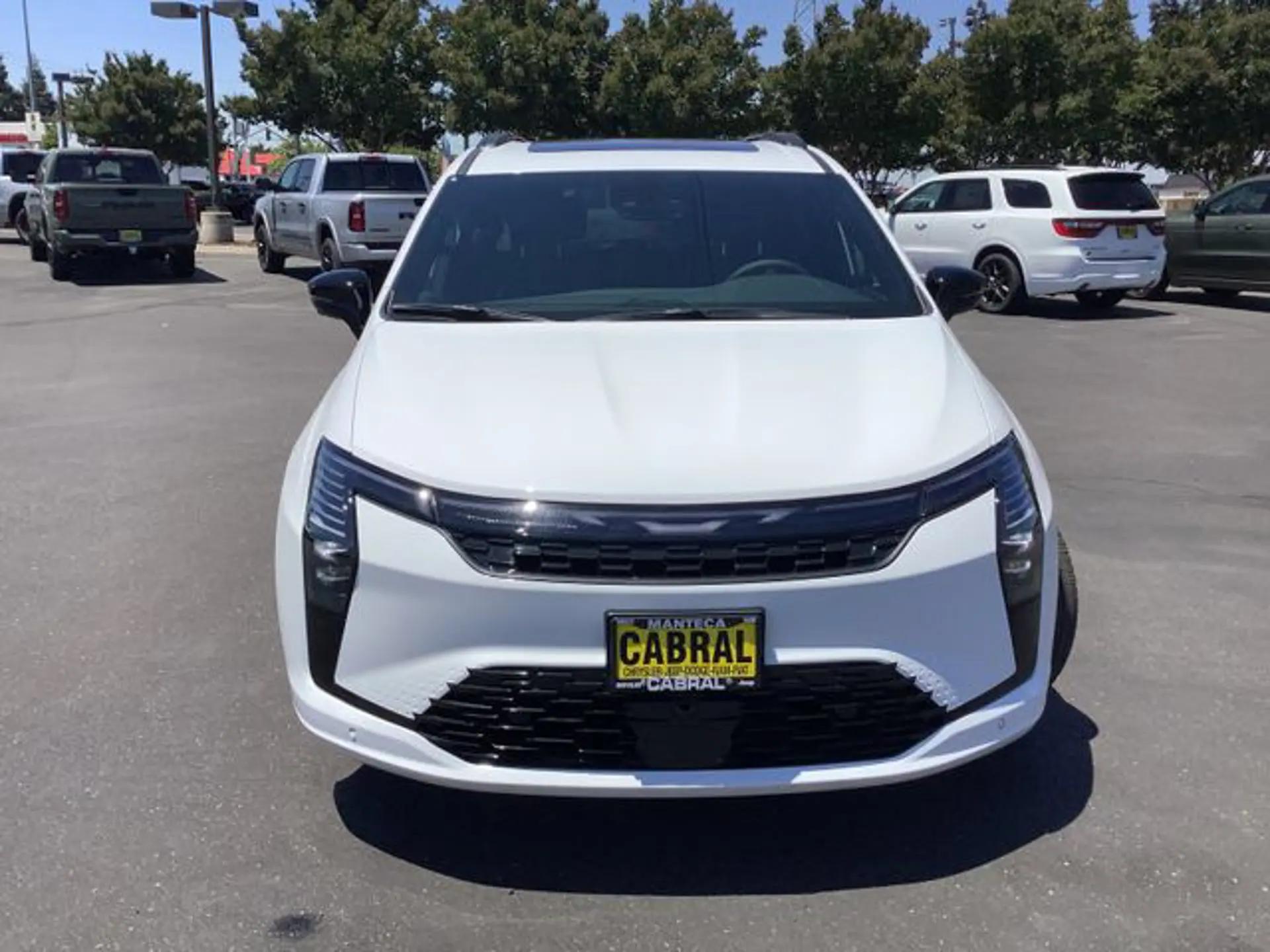 2027 Chrysler Pacifica Limited photo 4