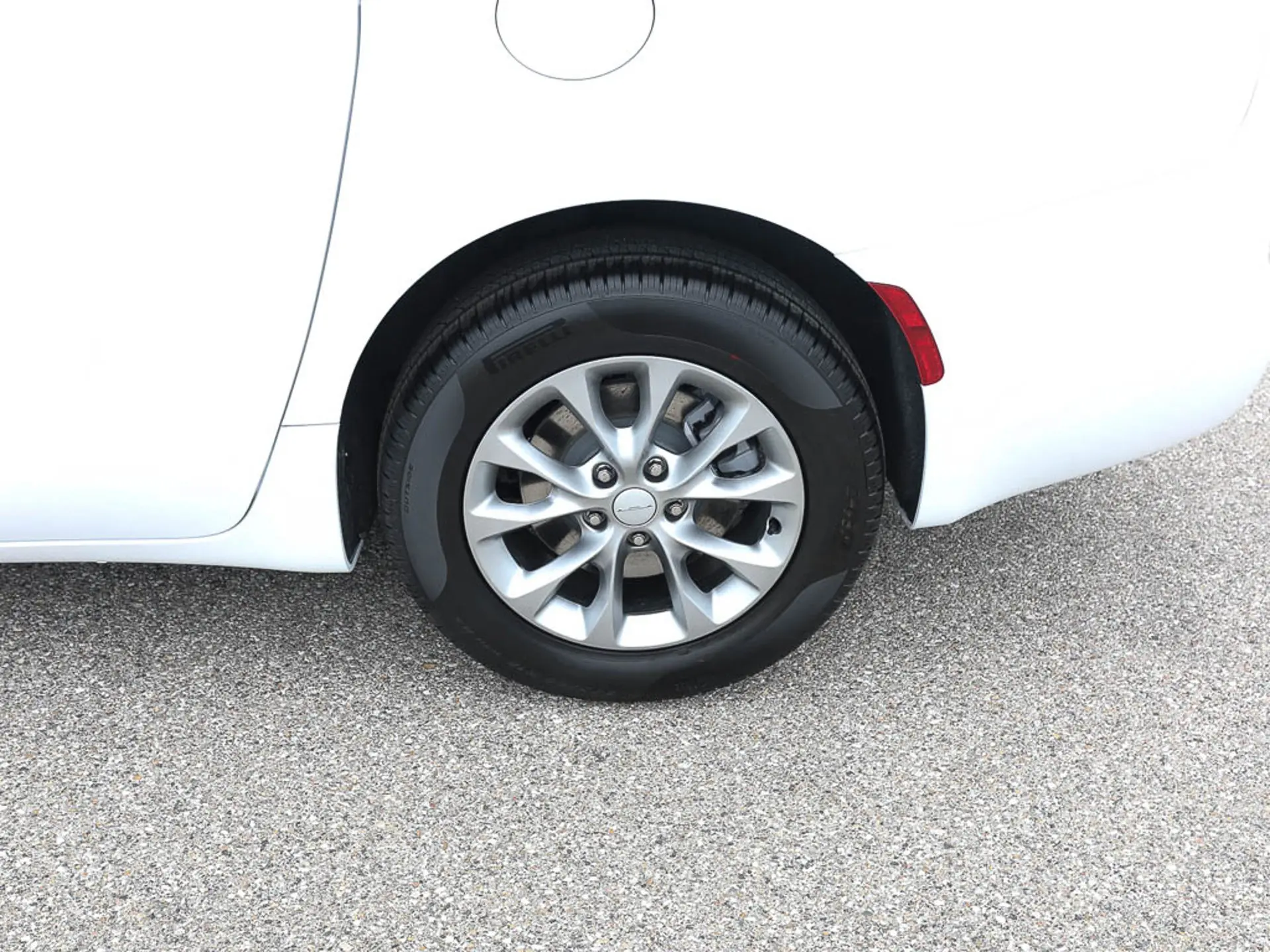 2027 Chrysler Pacifica Select AWD photo 4