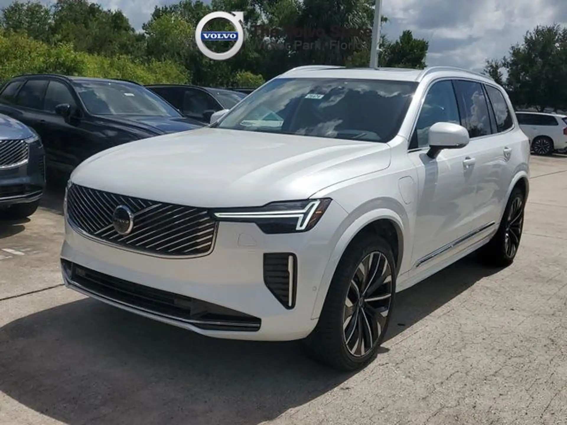 2026 Volvo XC90 T8 Recharge Ultra Bright 4WD's photo