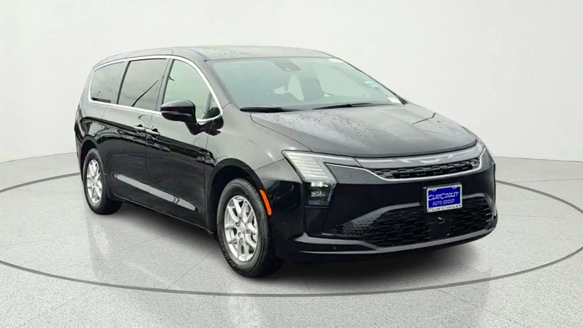 2027 Chrysler Pacifica Select's photo