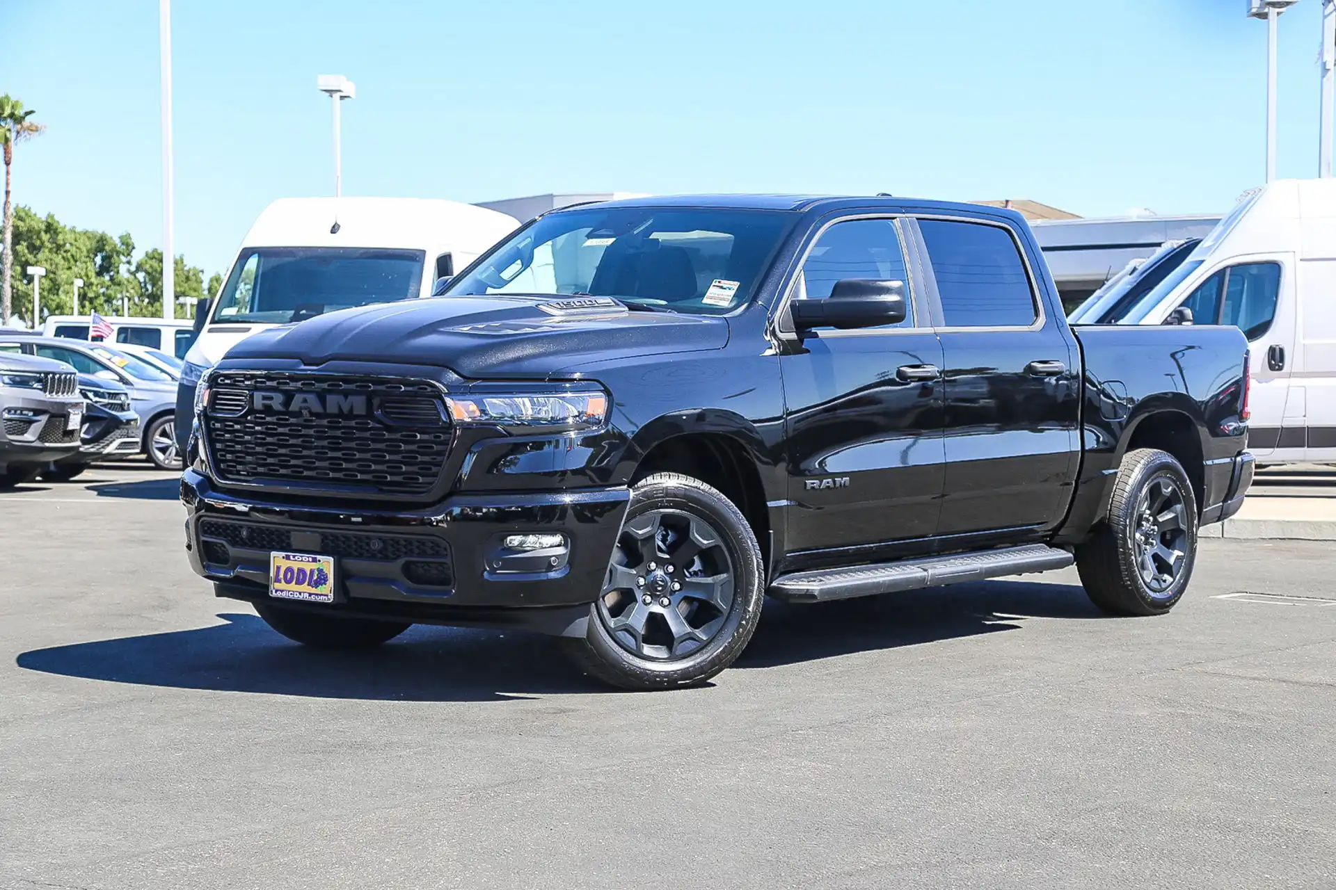 2026 RAM 1500 Express 4x4 Crew Cab 5'7's photo