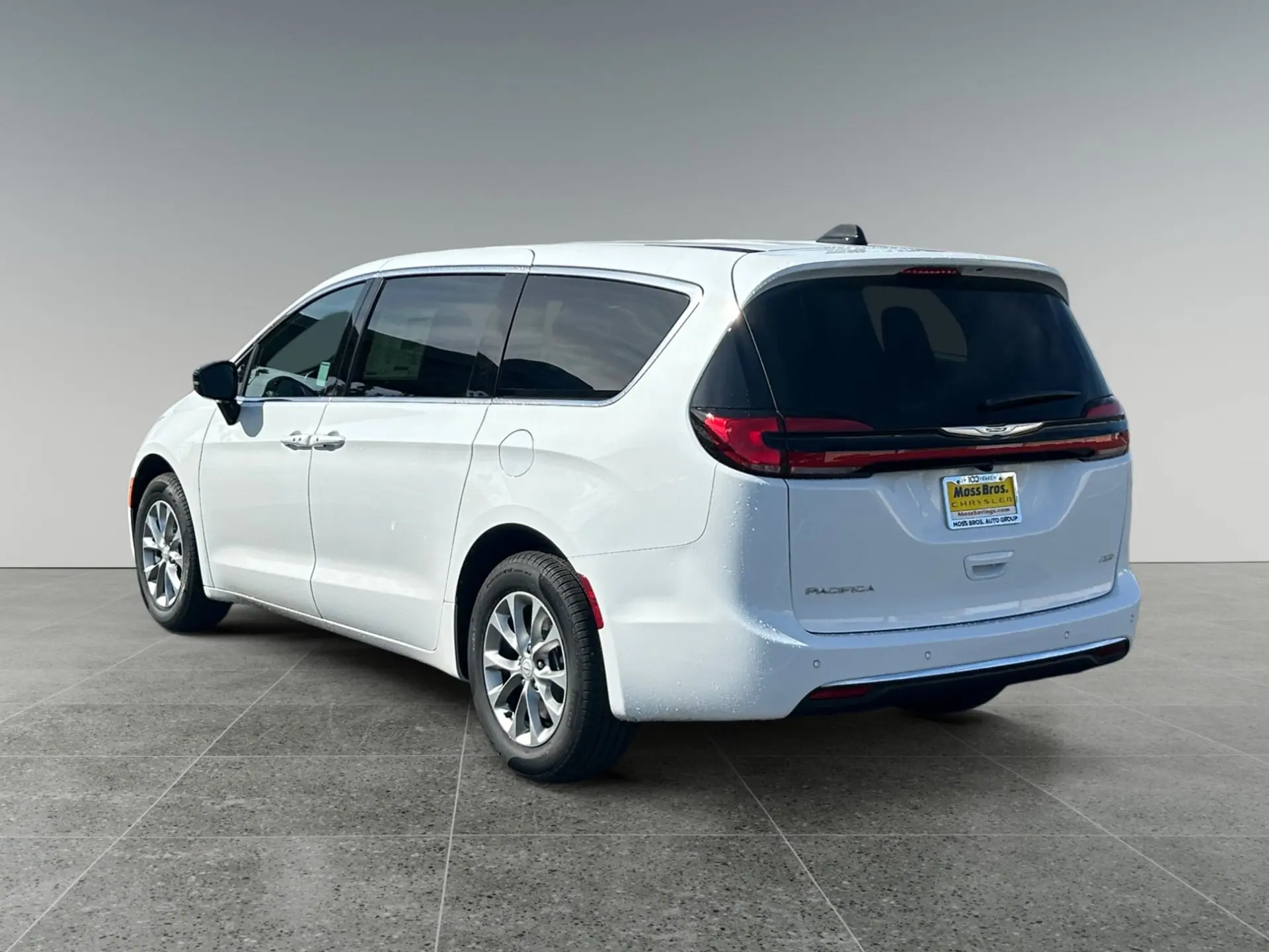 2026 Chrysler Pacifica Select AWD photo 3