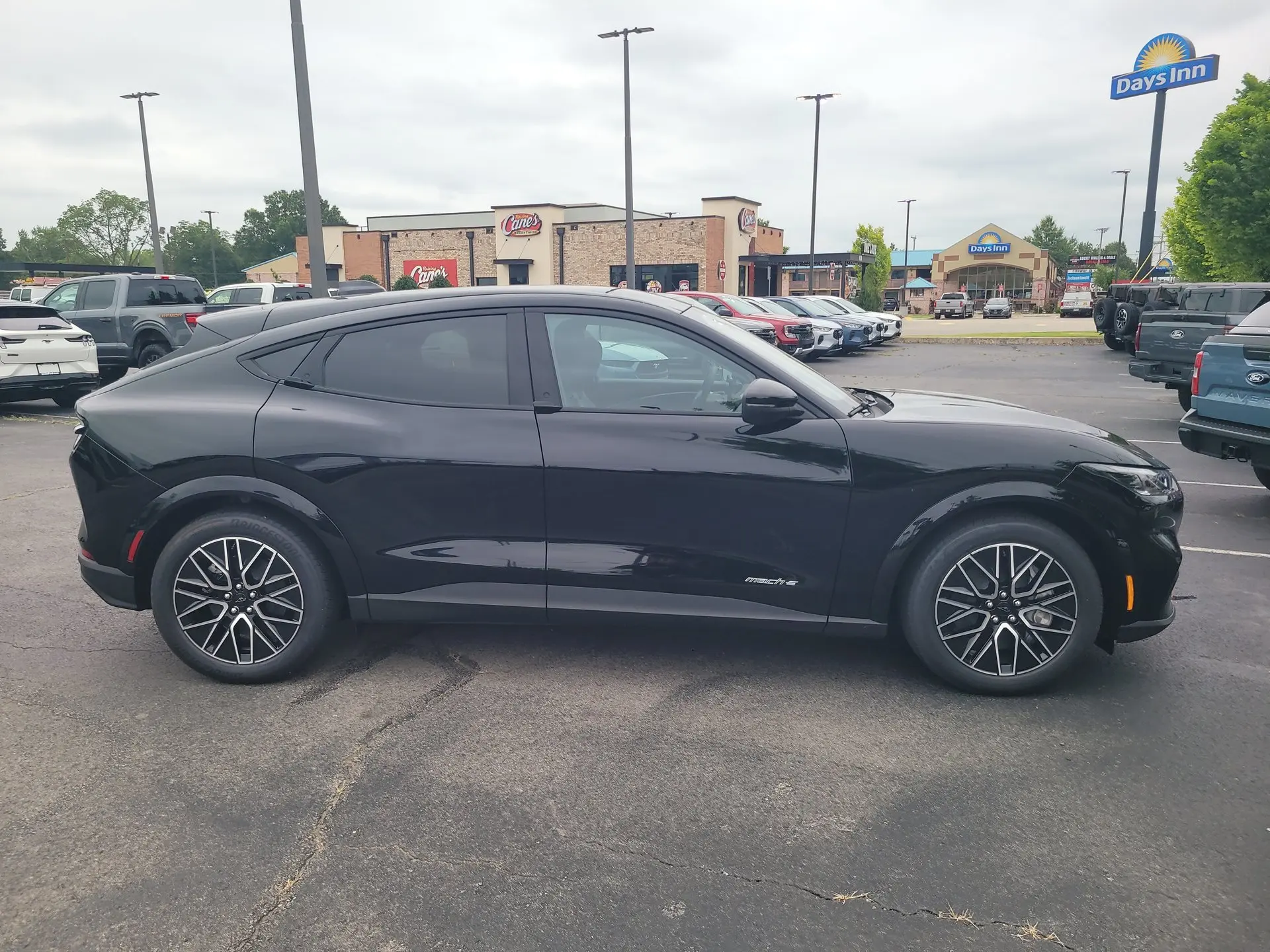 2026 Ford Mustang-Mach-e Premium photo 4