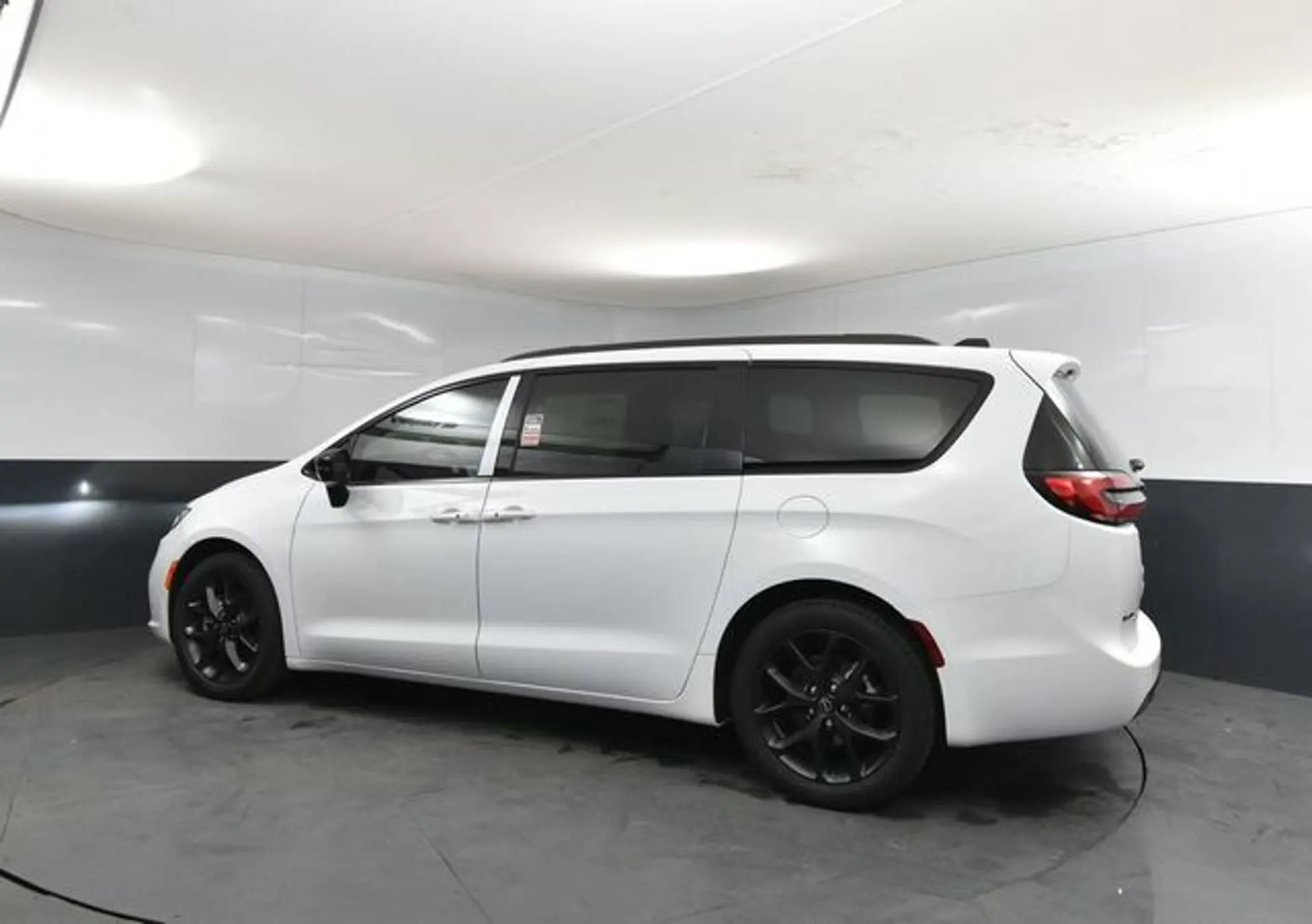 2026 Chrysler Pacifica Select photo 4