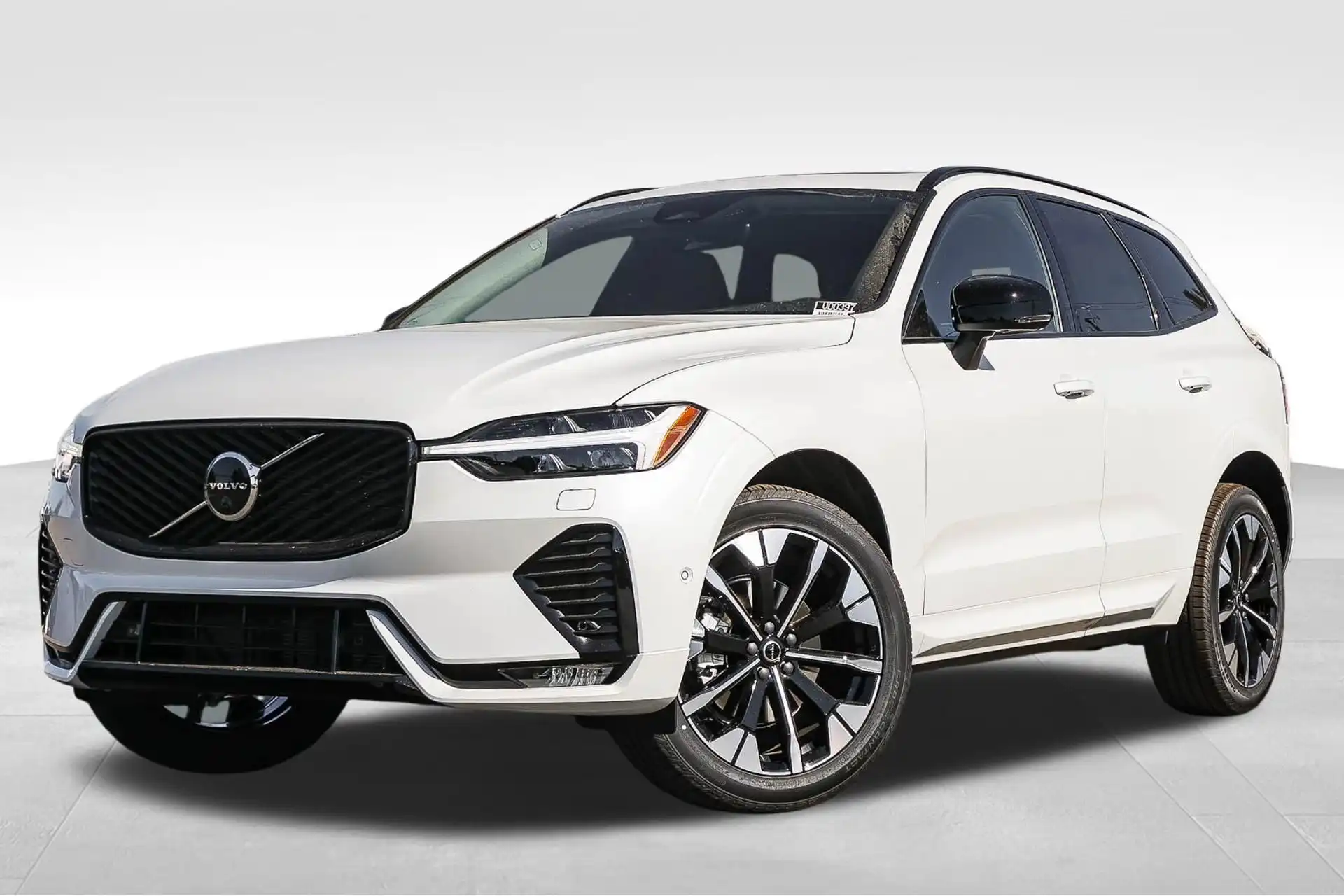2026 Volvo XC60 B5 Plus Dark AWD's photo