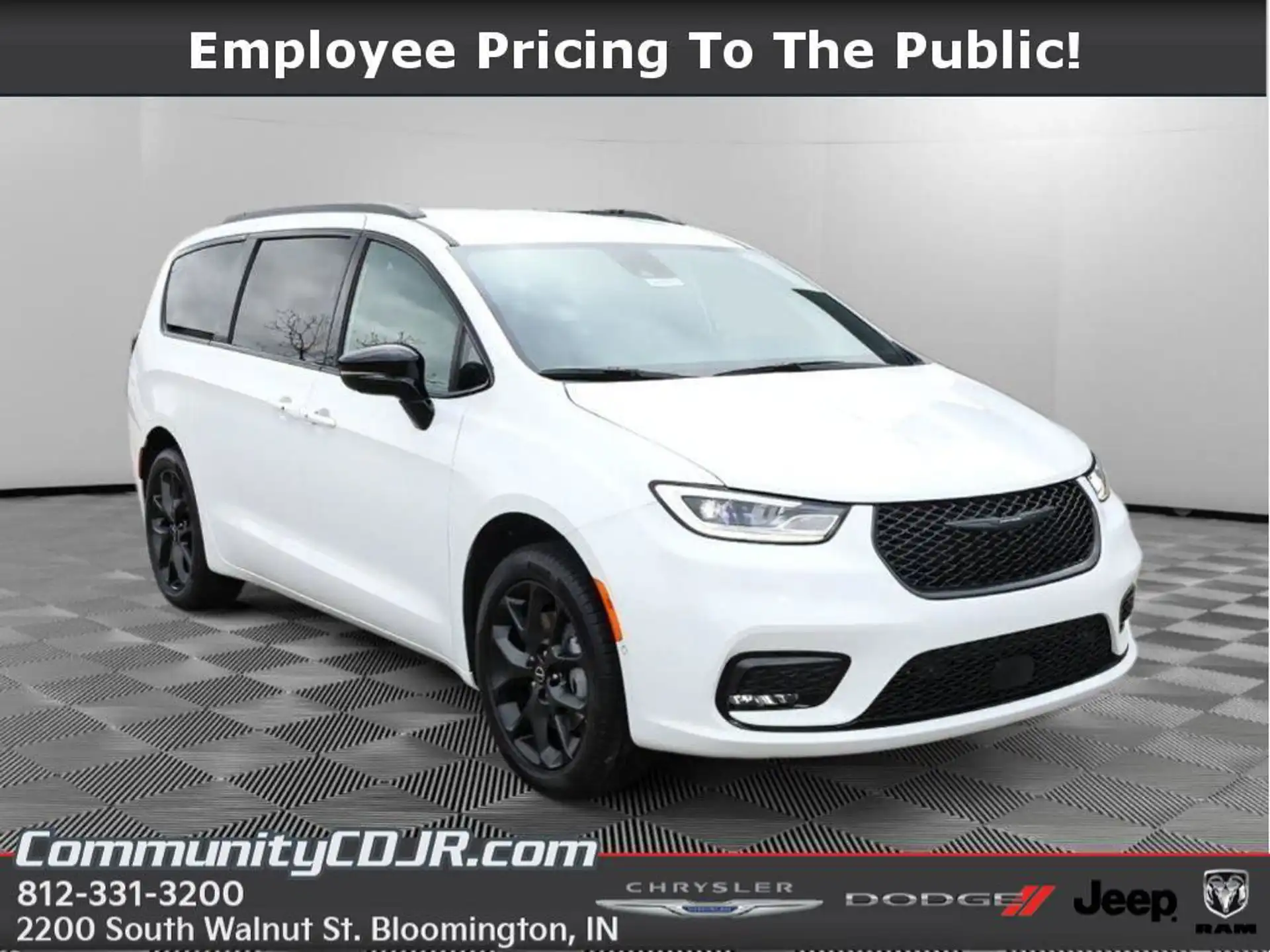 2026 Chrysler Pacifica Select AWD's photo