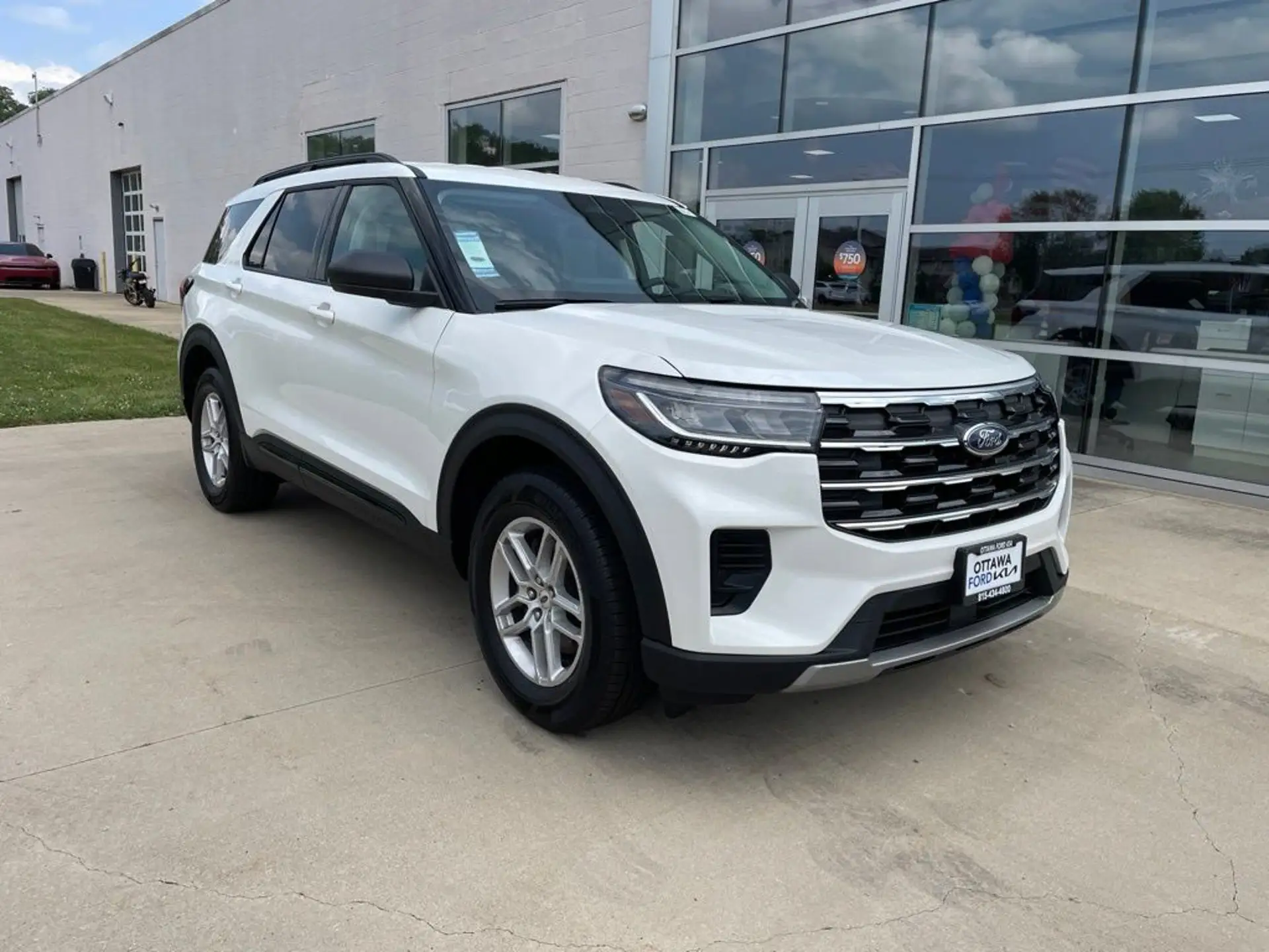 2026 Ford Explorer Active 4WD photo 1