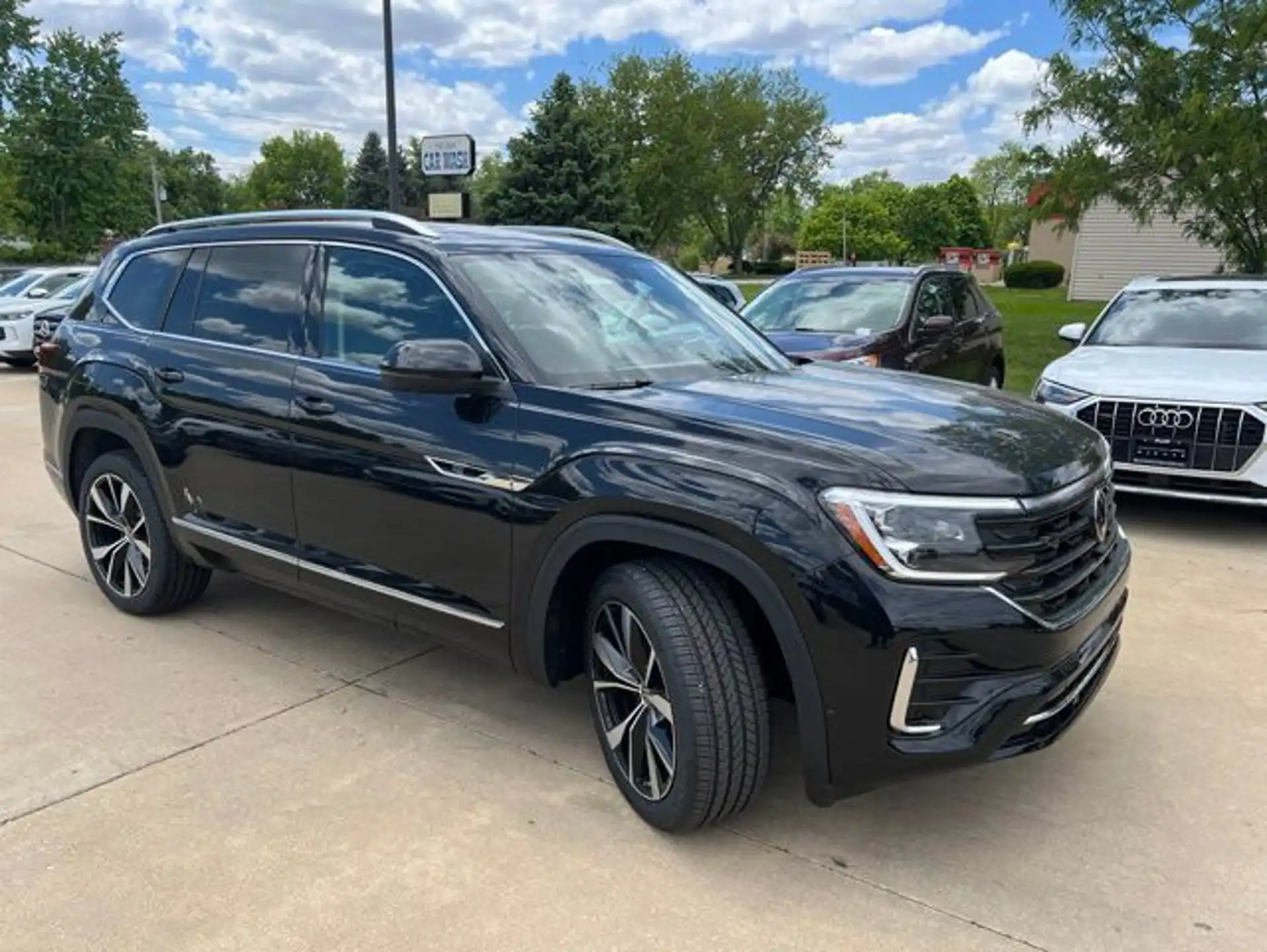 2026 Volkswagen Atlas 2.0T SEL Premium R-Line 4MOTION's photo