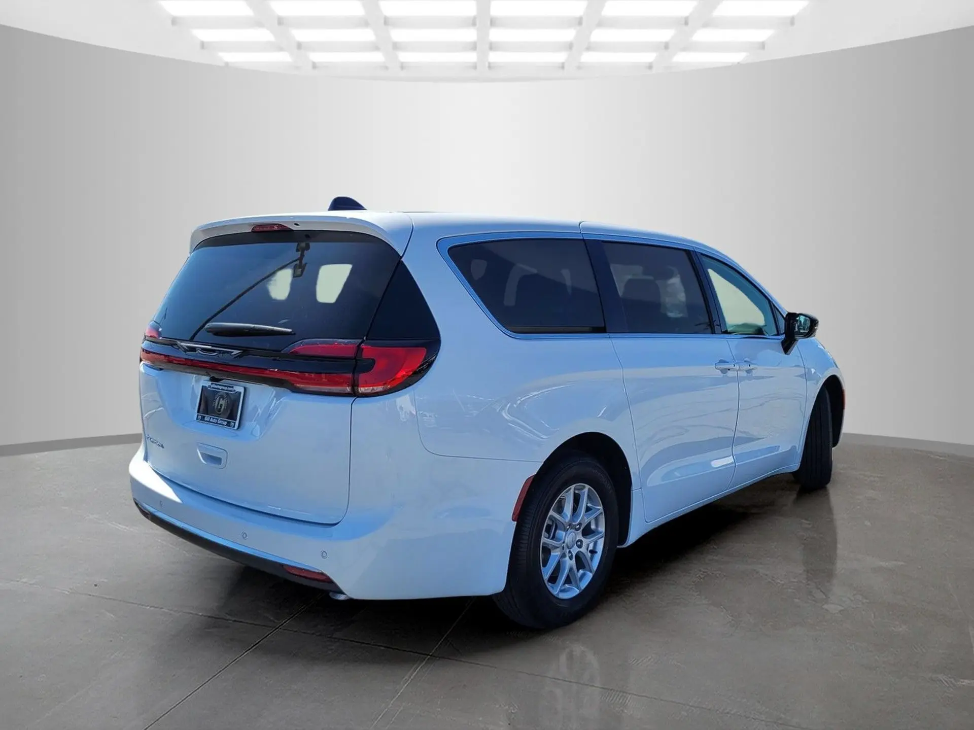 2027 Chrysler Pacifica Select photo 5