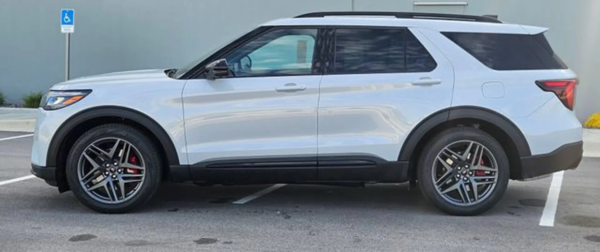 2026 Ford Explorer ST 4WD photo 3