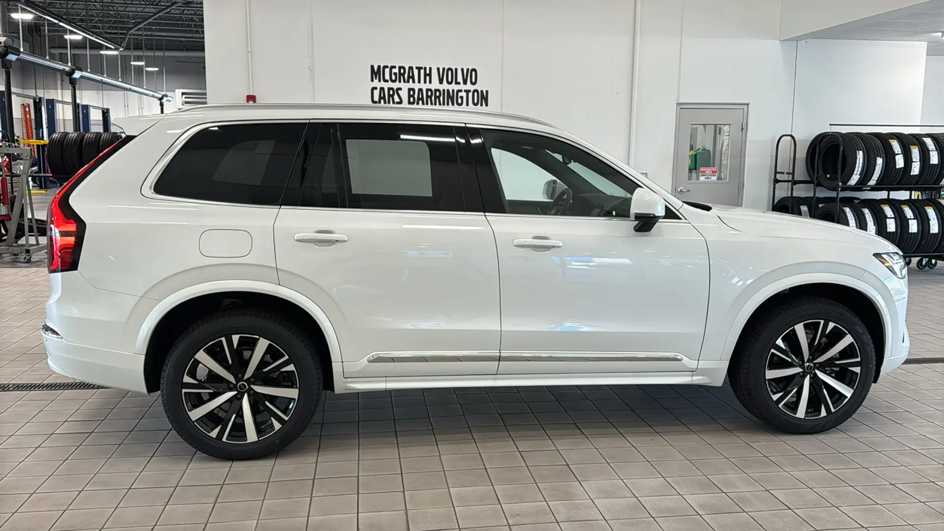 2026 Volvo XC90 B5 Core Bright 4WD photo 3